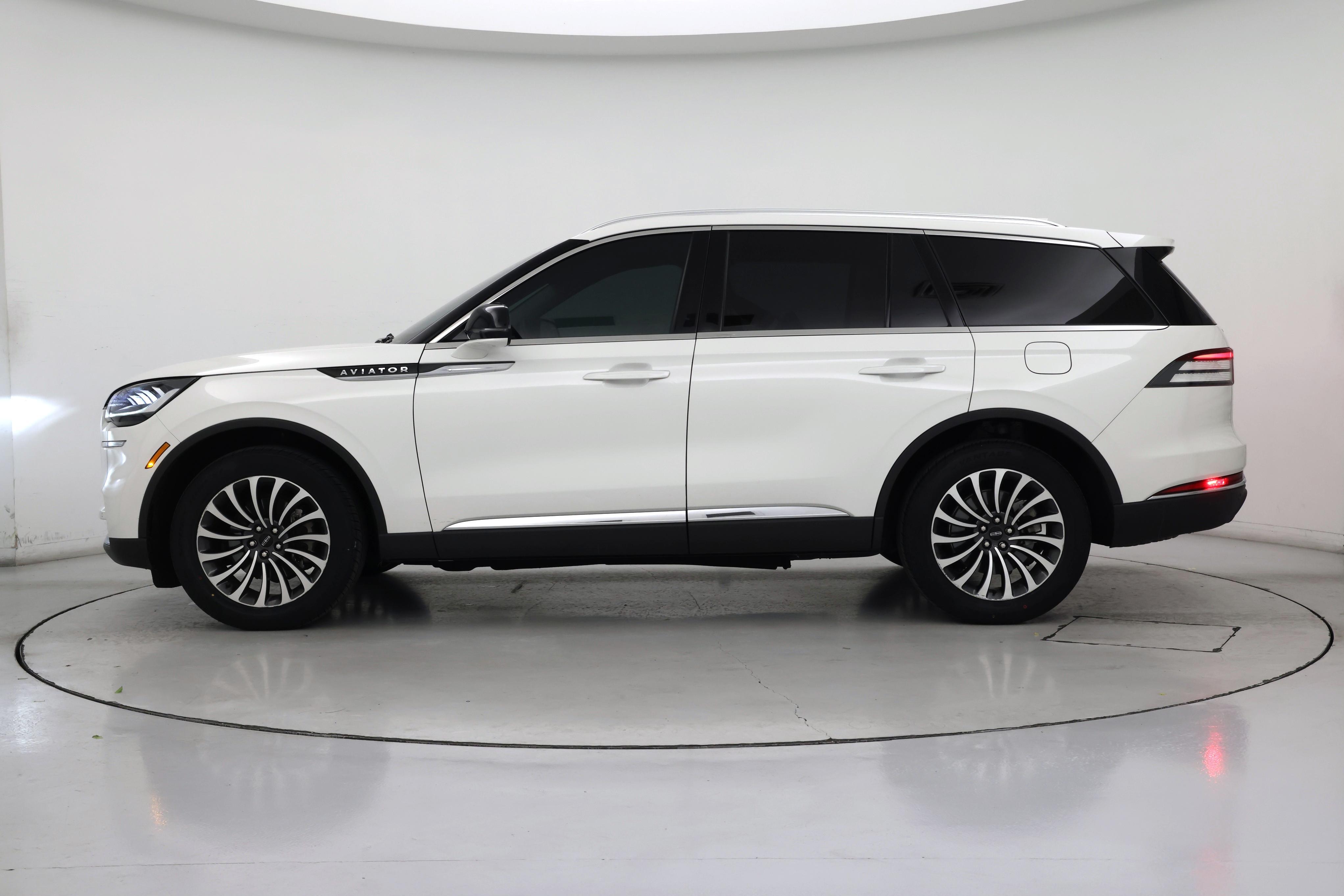 Thumbnail: 2022 Lincoln Aviator - 3
