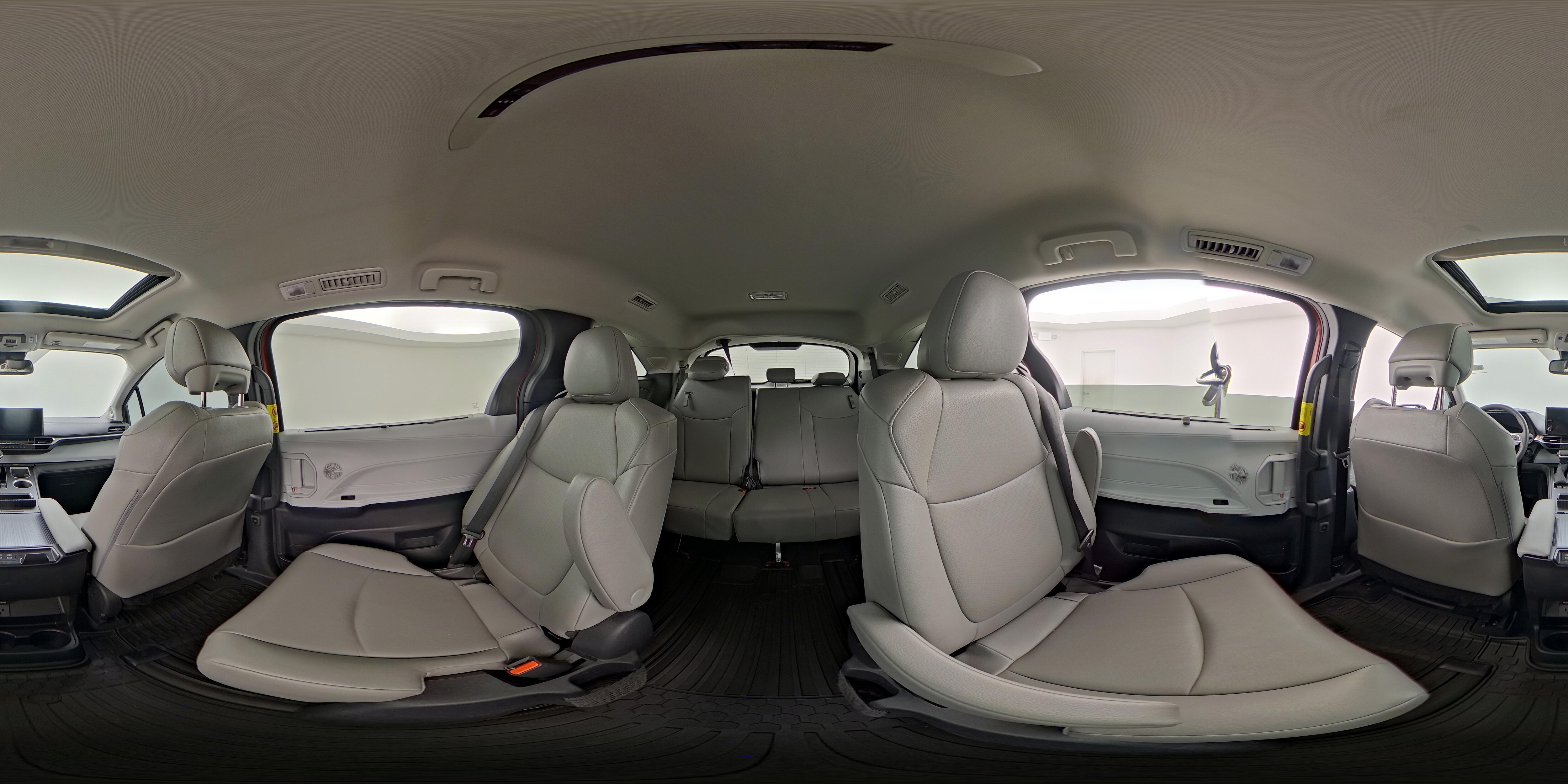 2026 Toyota Sienna XLE - Photo 29