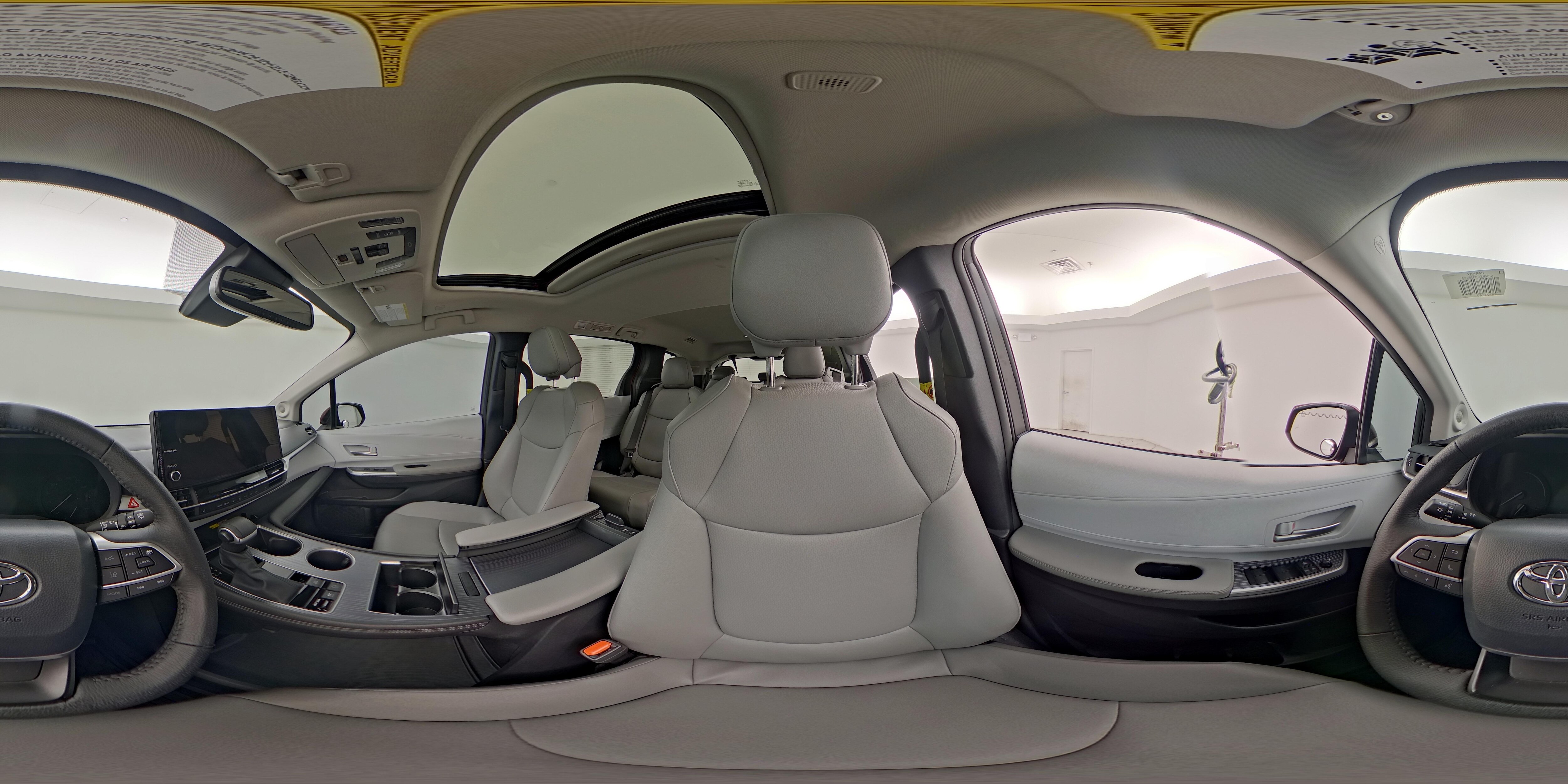 2026 Toyota Sienna XLE - Photo 30