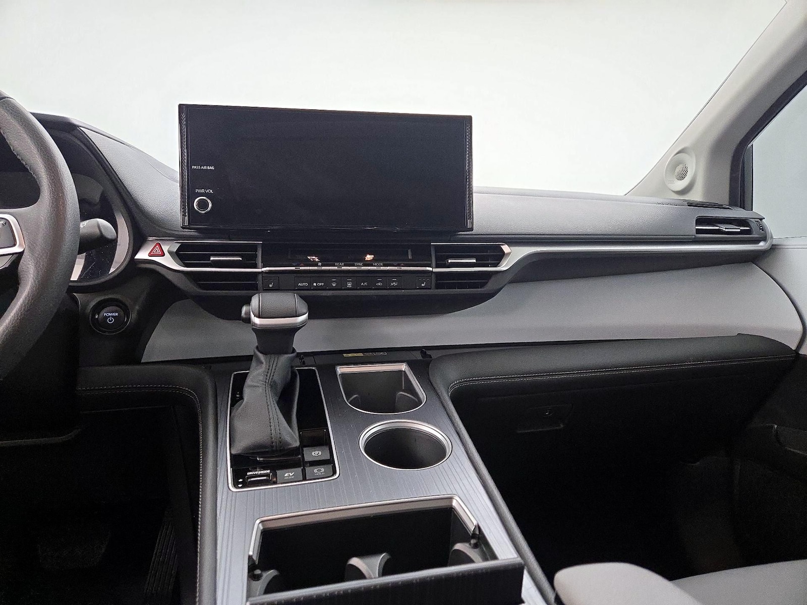 2026 Toyota Sienna XLE - Photo 10