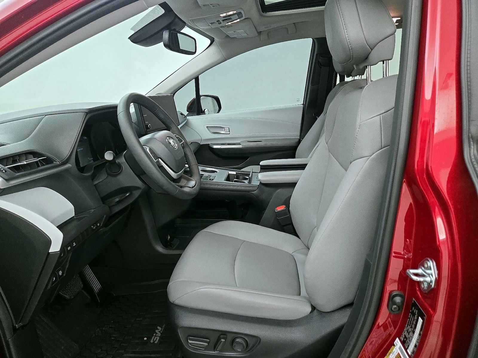2026 Toyota Sienna XLE - Photo 12