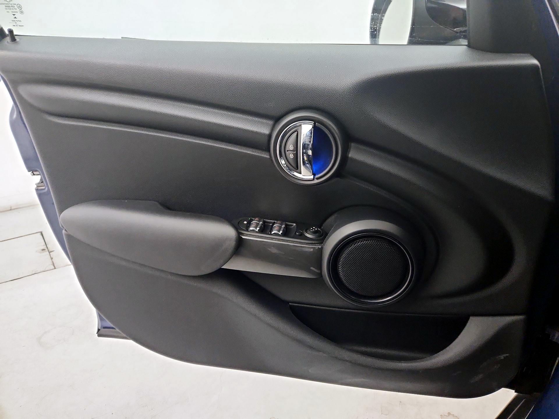 Thumbnail: 2017 MINI Cooper Hardtop - 12