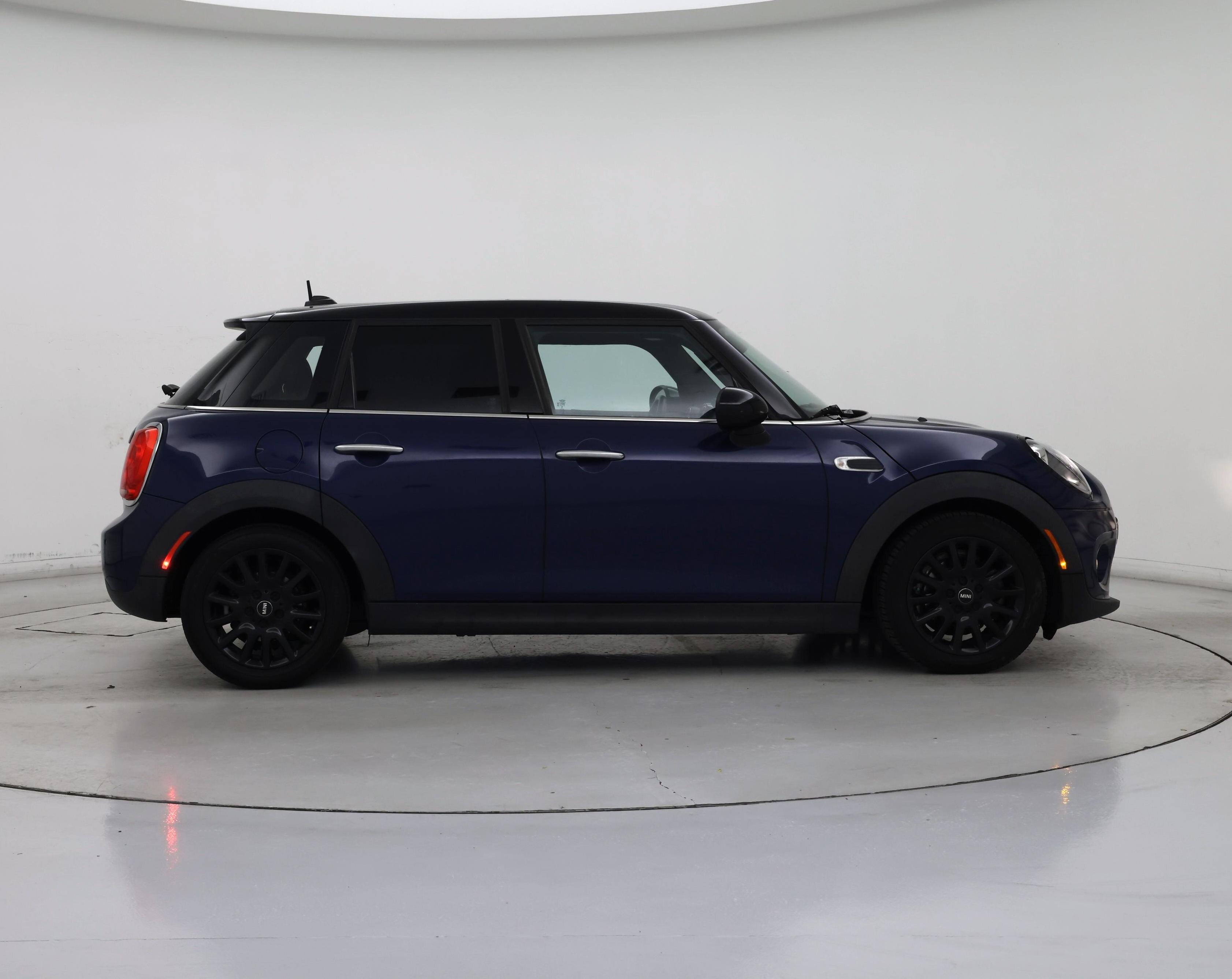 Thumbnail: 2017 MINI Cooper Hardtop - 7
