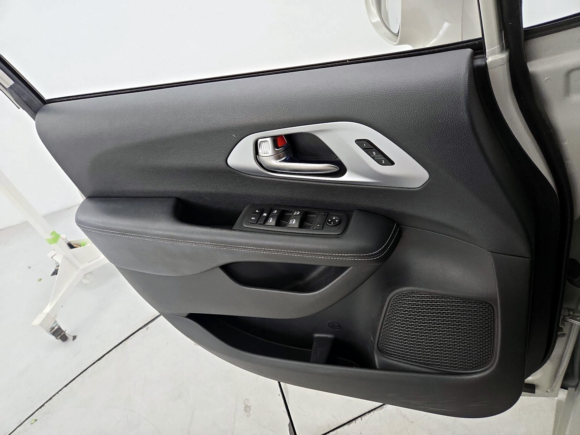 Thumbnail: 2020 Chrysler Pacifica - 12