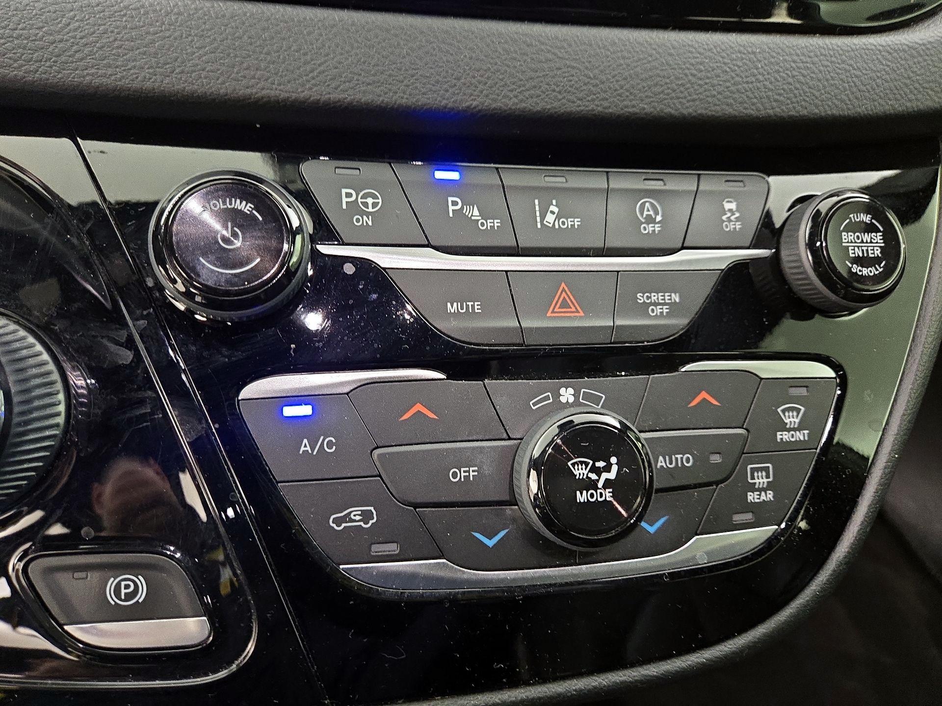 Thumbnail: 2020 Chrysler Pacifica - 17