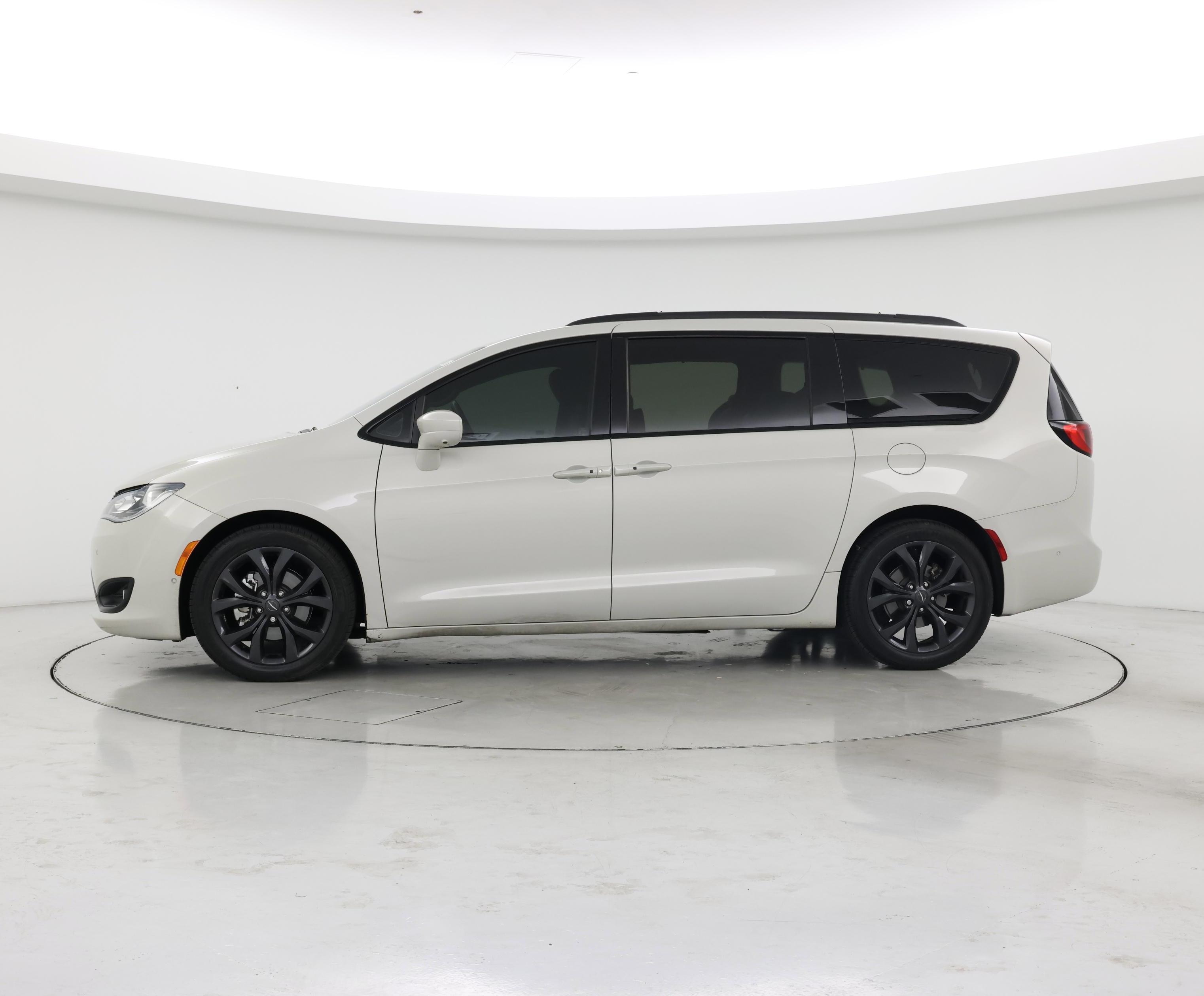 Thumbnail: 2020 Chrysler Pacifica - 3