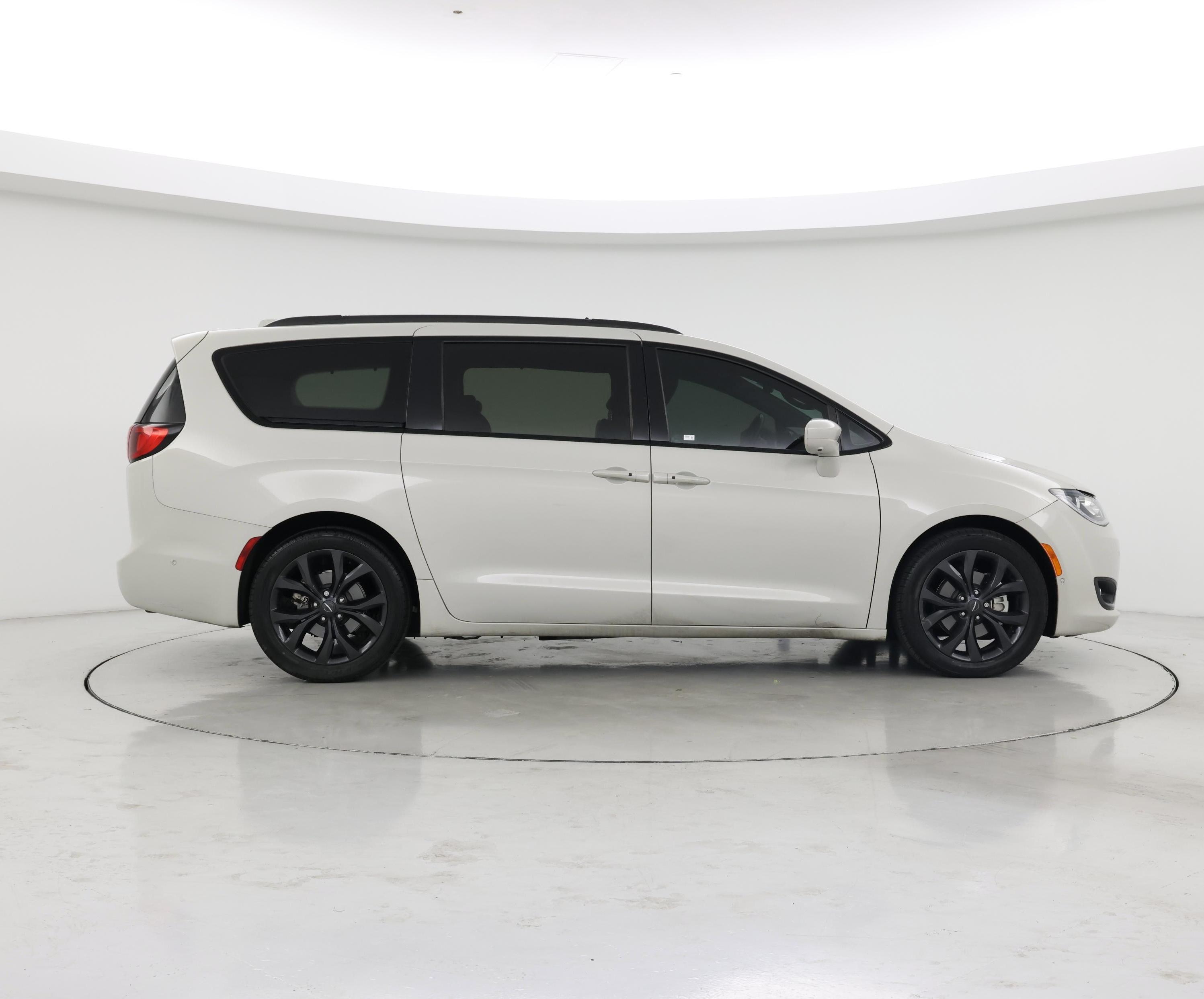 Thumbnail: 2020 Chrysler Pacifica - 7