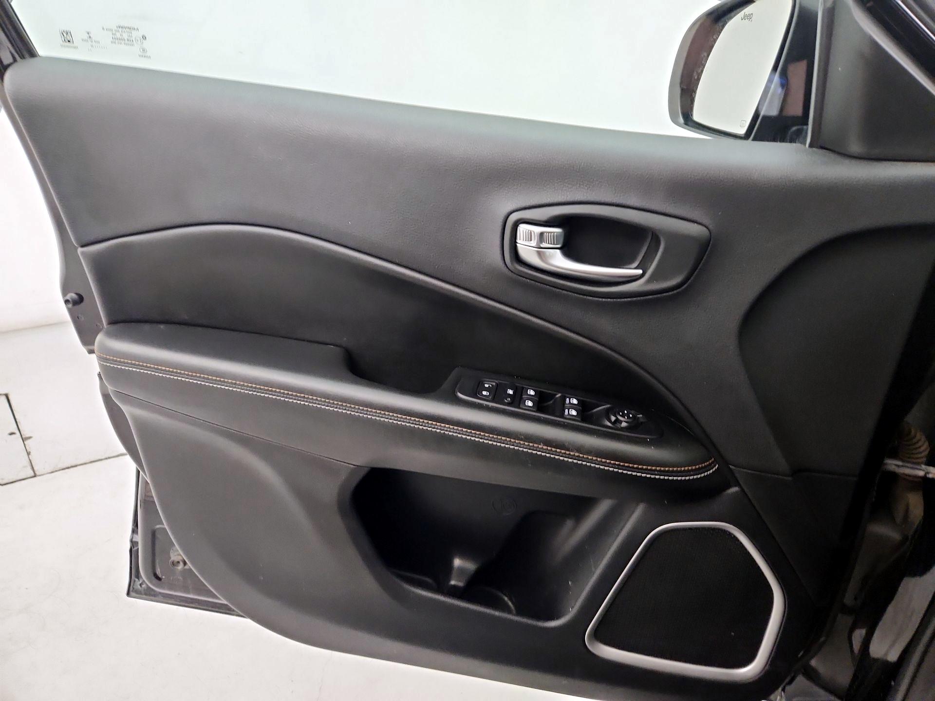 Thumbnail: 2020 Jeep Compass - 12