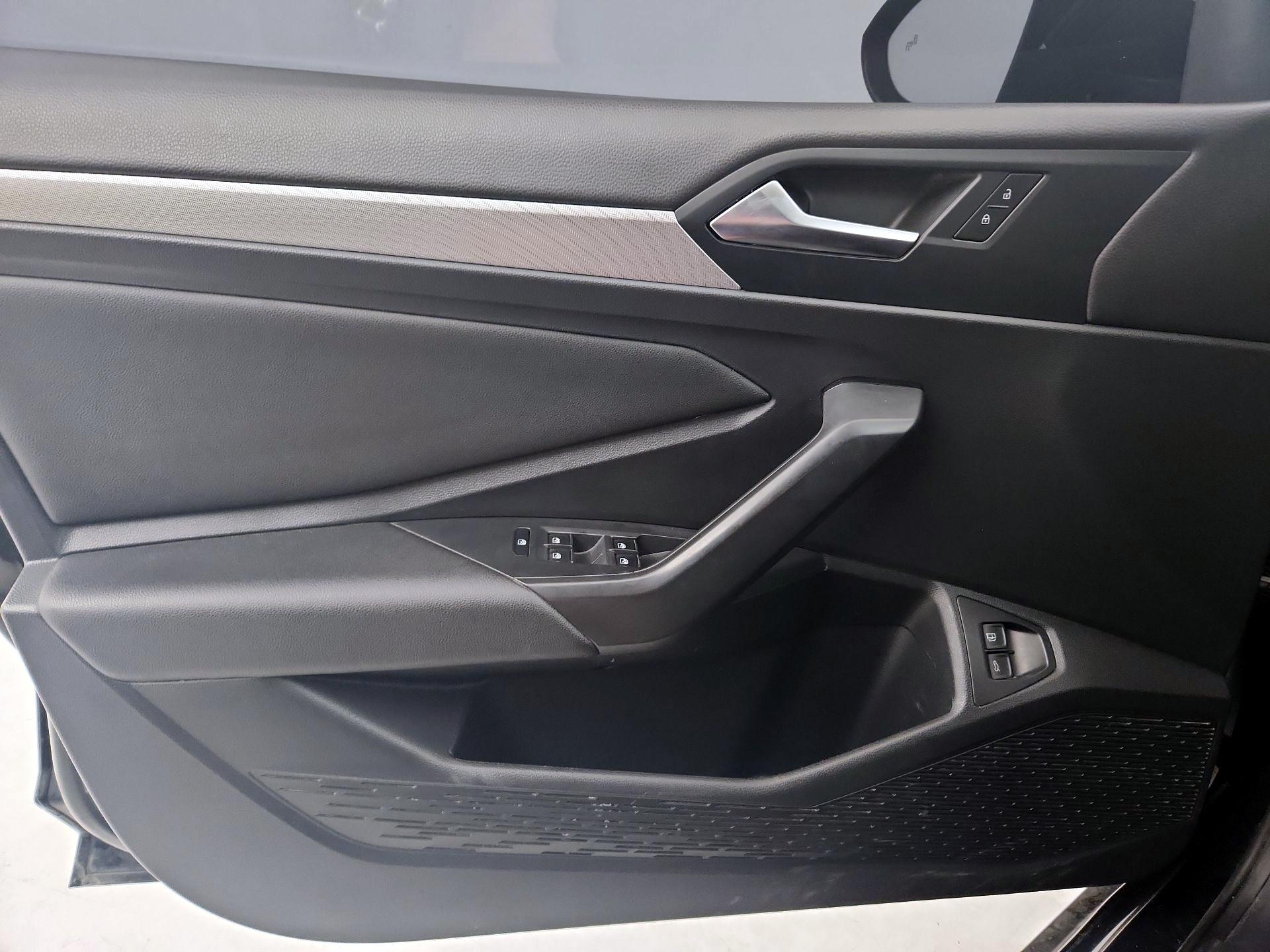 Thumbnail: 2021 Volkswagen Jetta - 12