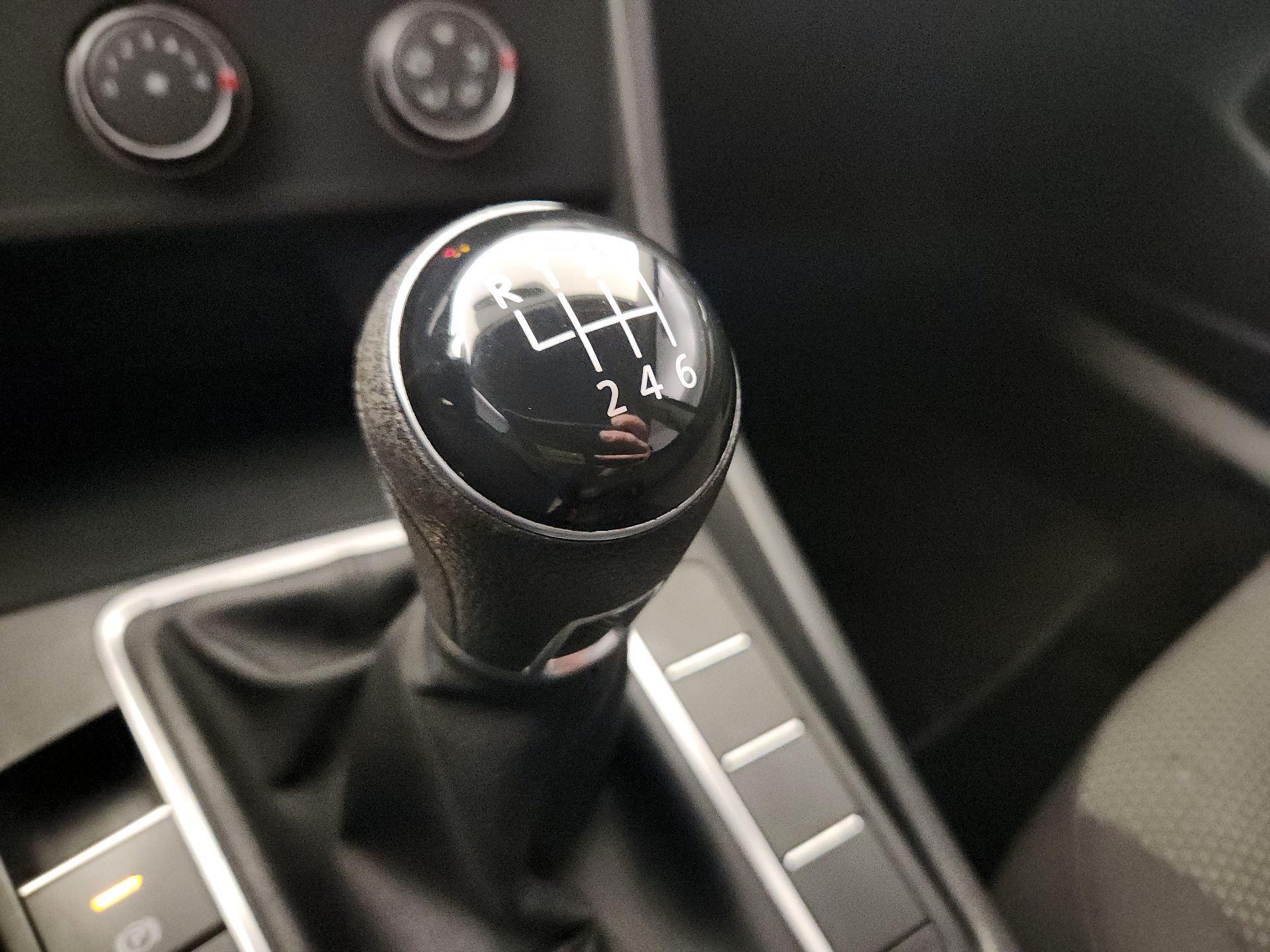 Thumbnail: 2021 Volkswagen Jetta - 17