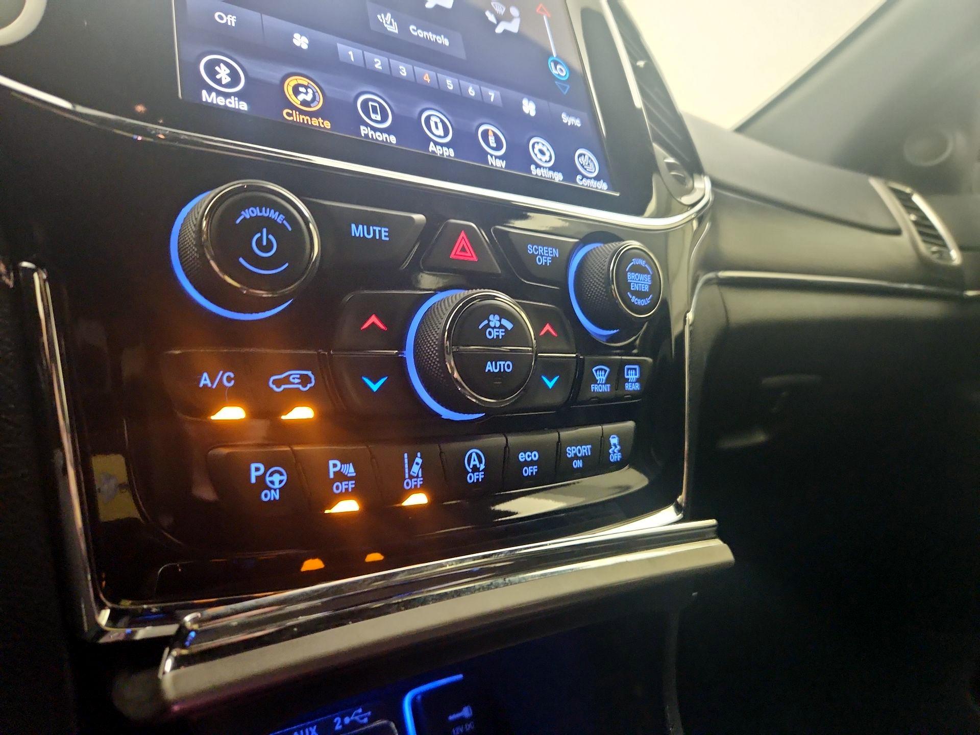 Thumbnail: 2020 Jeep Grand Cherokee - 17