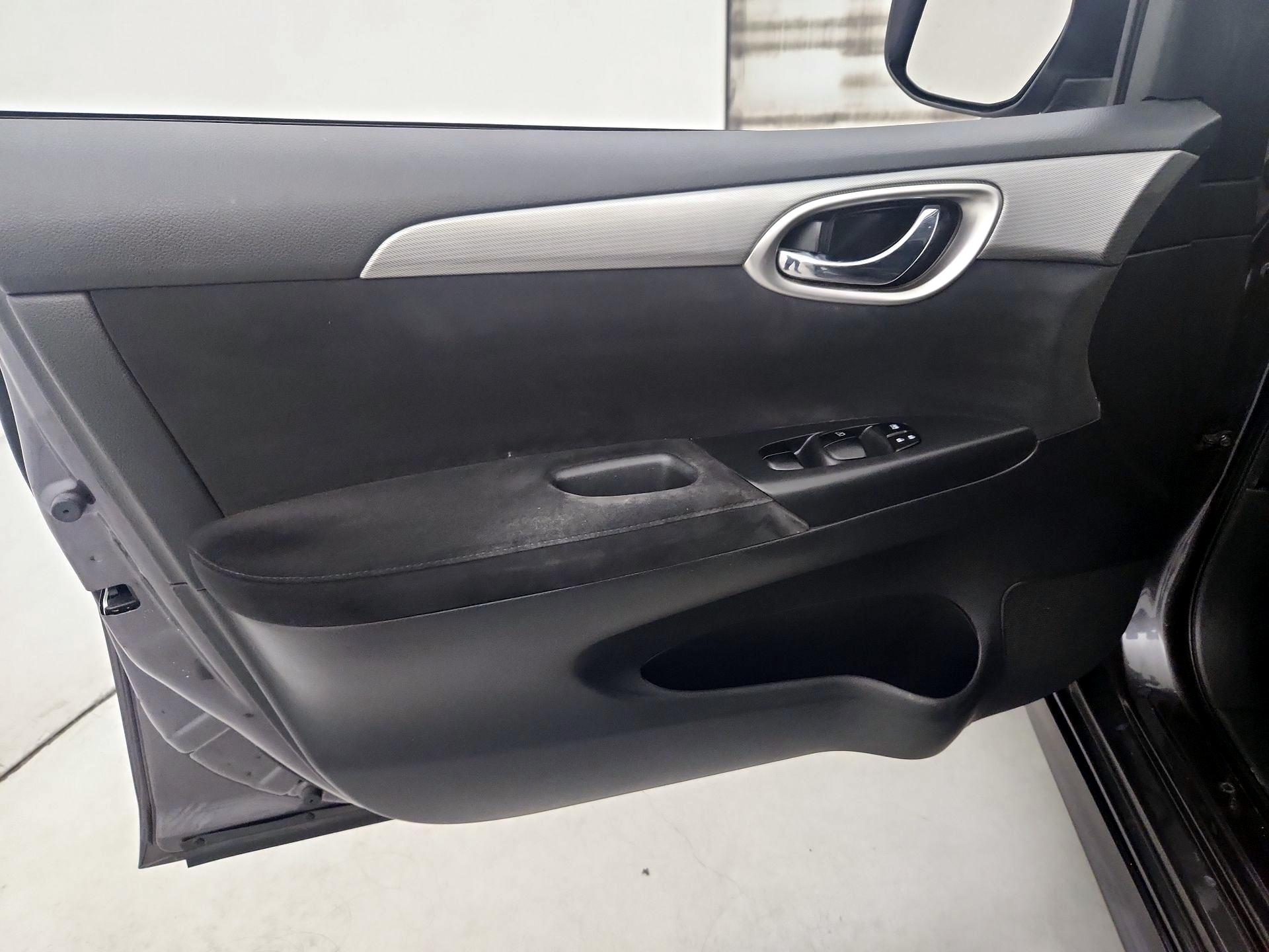 Thumbnail: 2015 Nissan Sentra - 12
