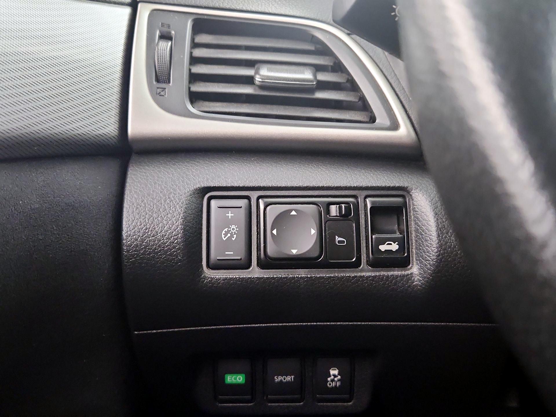 Thumbnail: 2015 Nissan Sentra - 13
