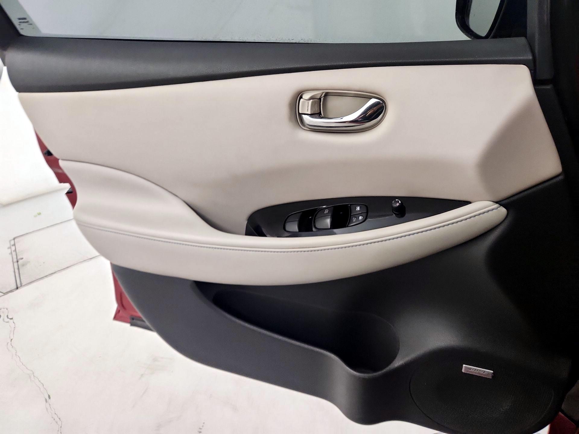 Thumbnail: 2019 Nissan Leaf - 12