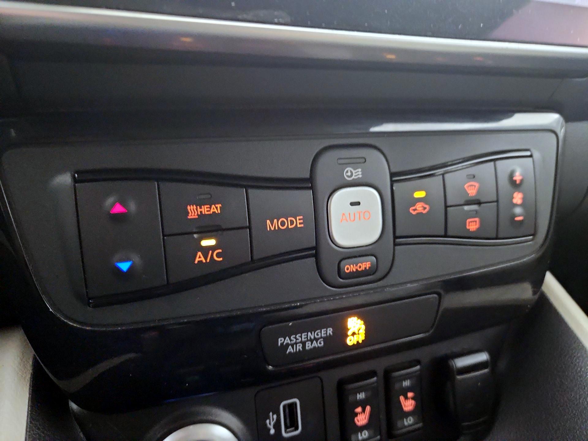 Thumbnail: 2019 Nissan Leaf - 16