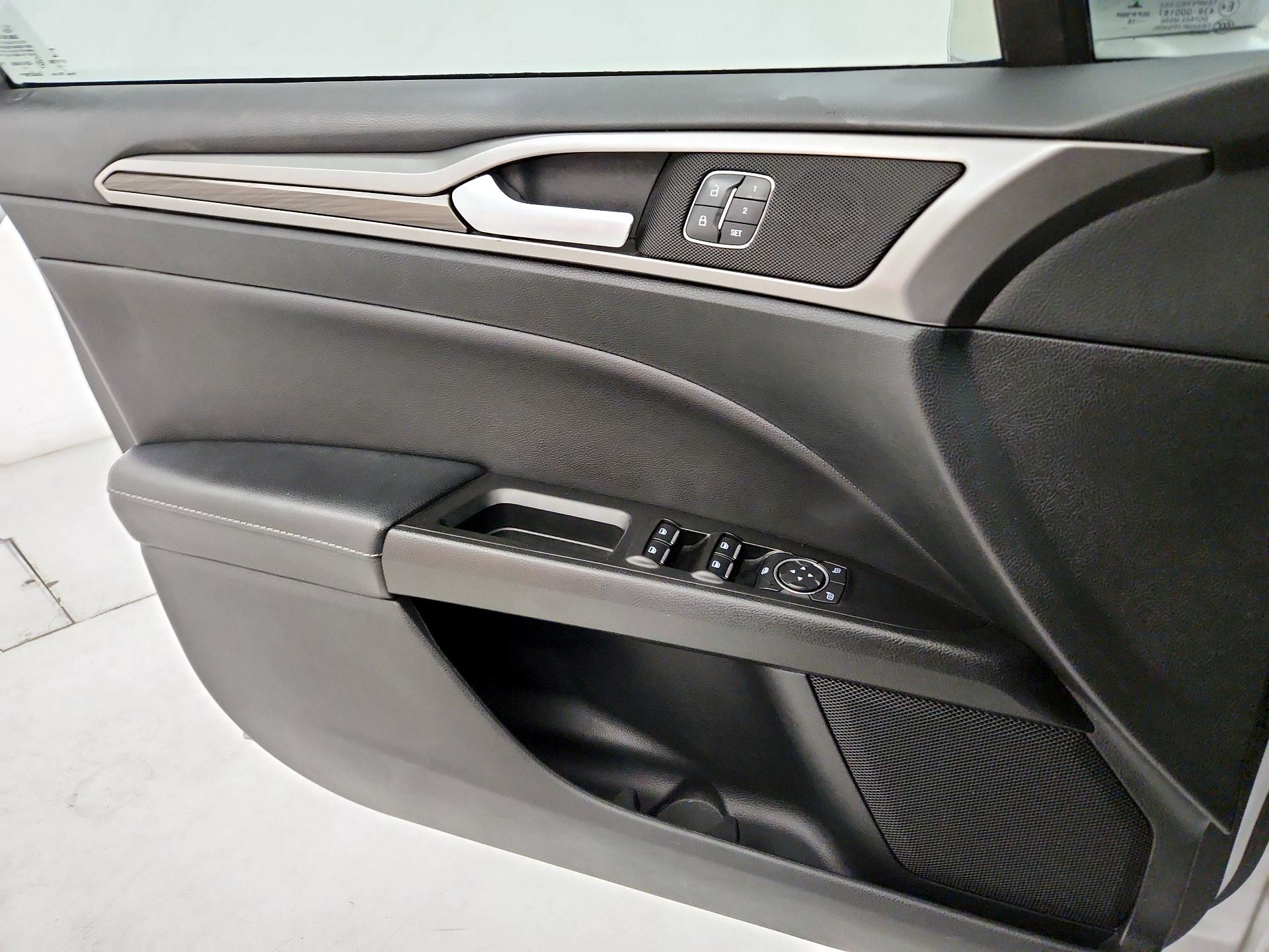 Thumbnail: 2017 Ford Fusion - 12