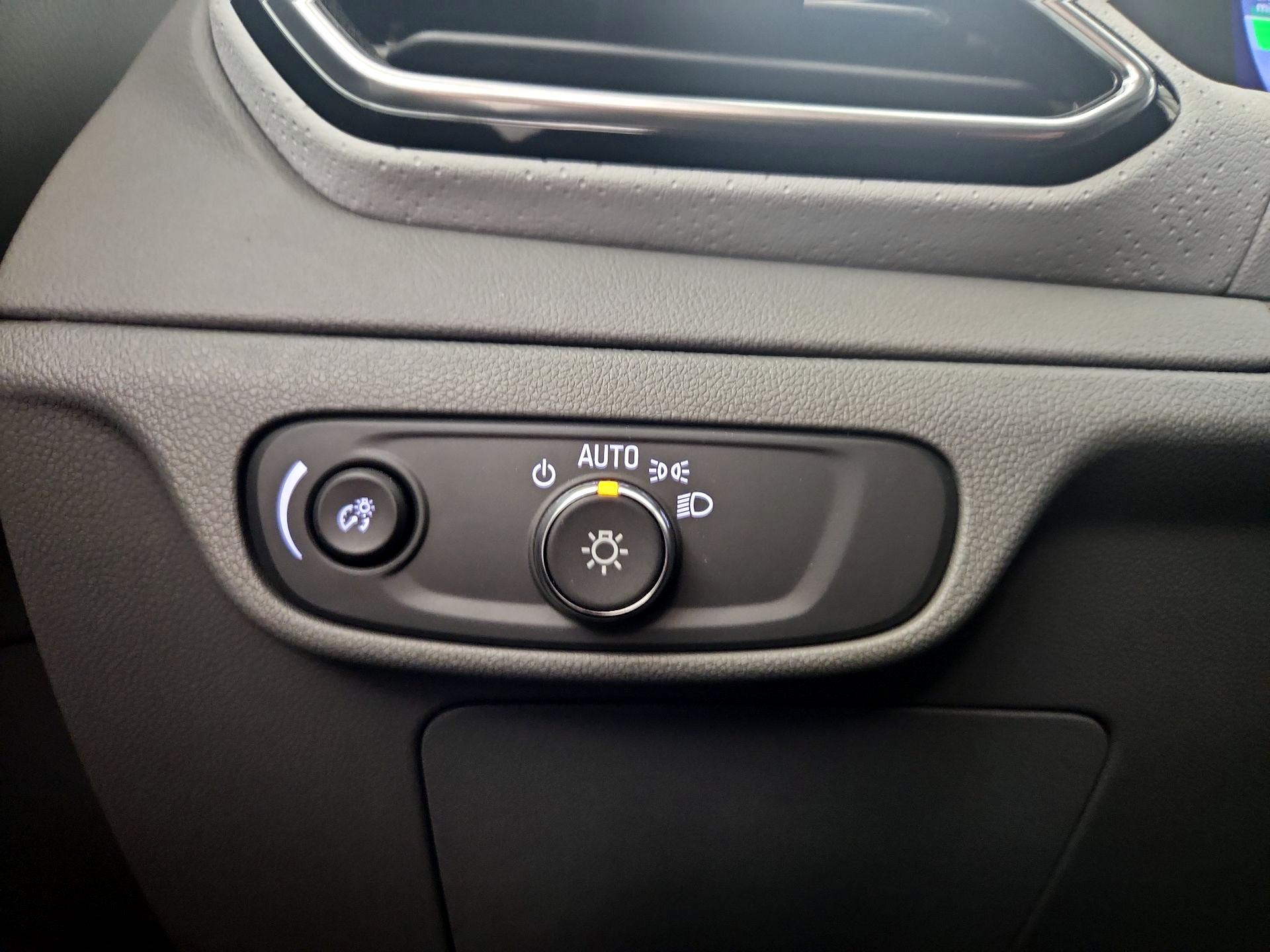 Thumbnail: 2023 Chevrolet Bolt EUV - 13