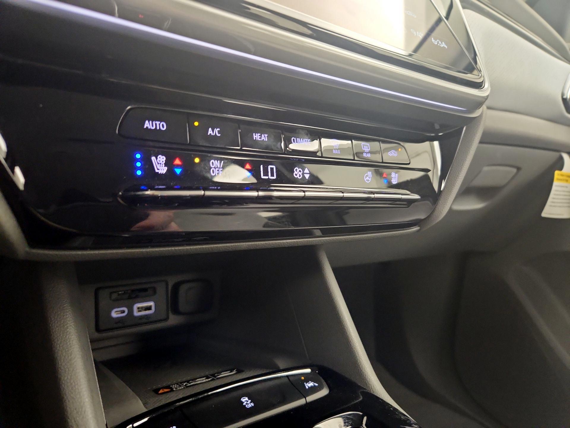 Thumbnail: 2023 Chevrolet Bolt EUV - 16