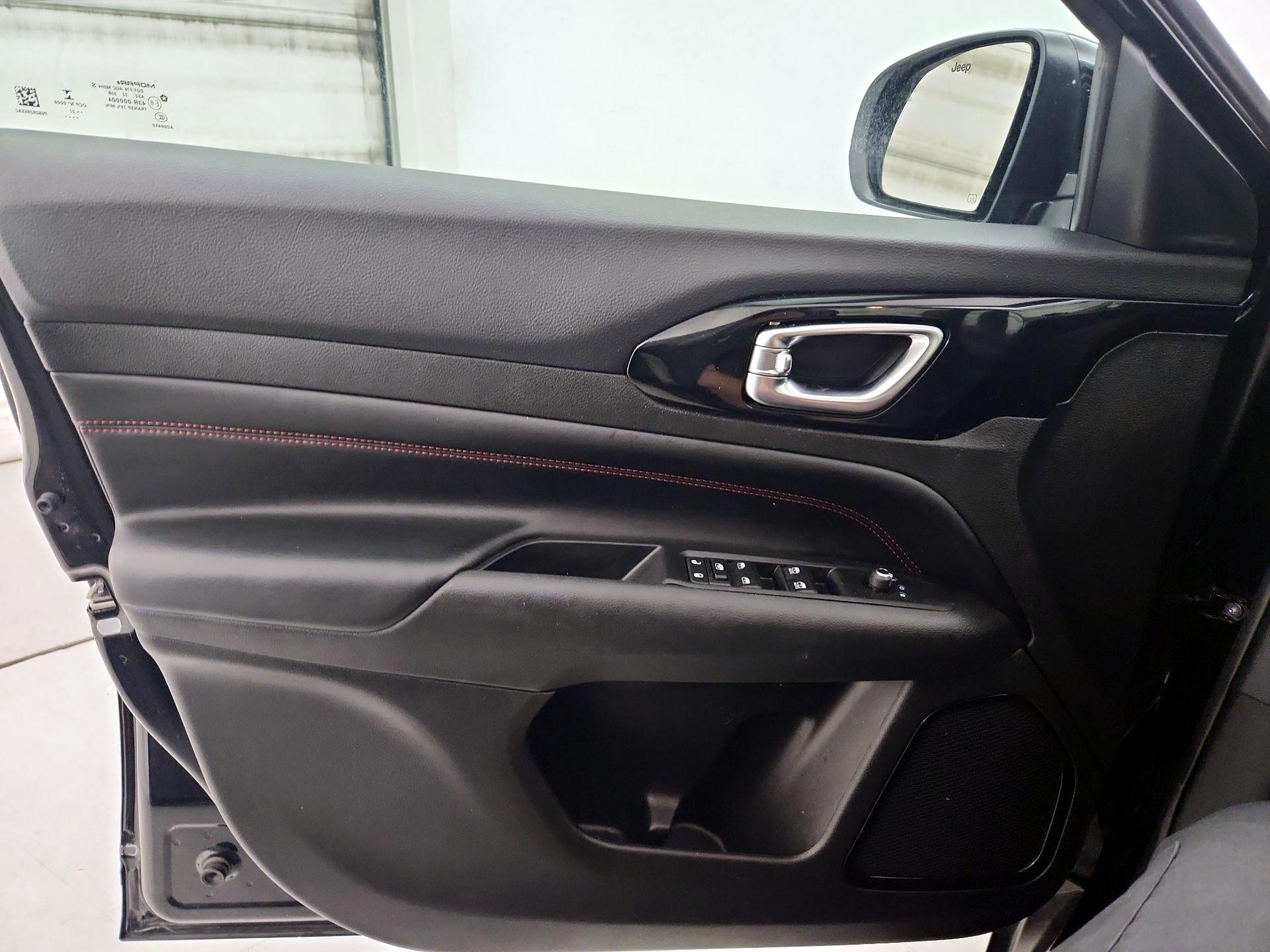 Thumbnail: 2022 Jeep Compass - 12