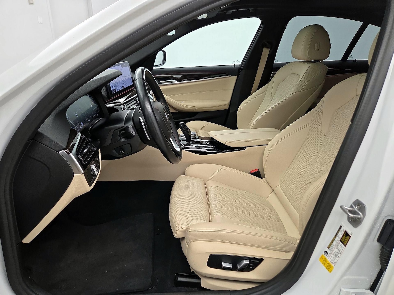 2022 BMW 5 Series 540i - Photo 12
