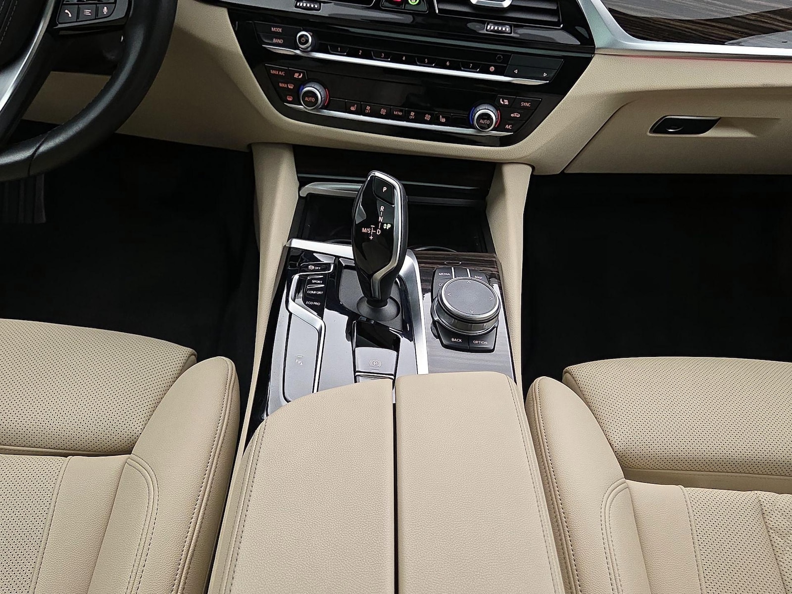 2022 BMW 5 Series 540i - Photo 19