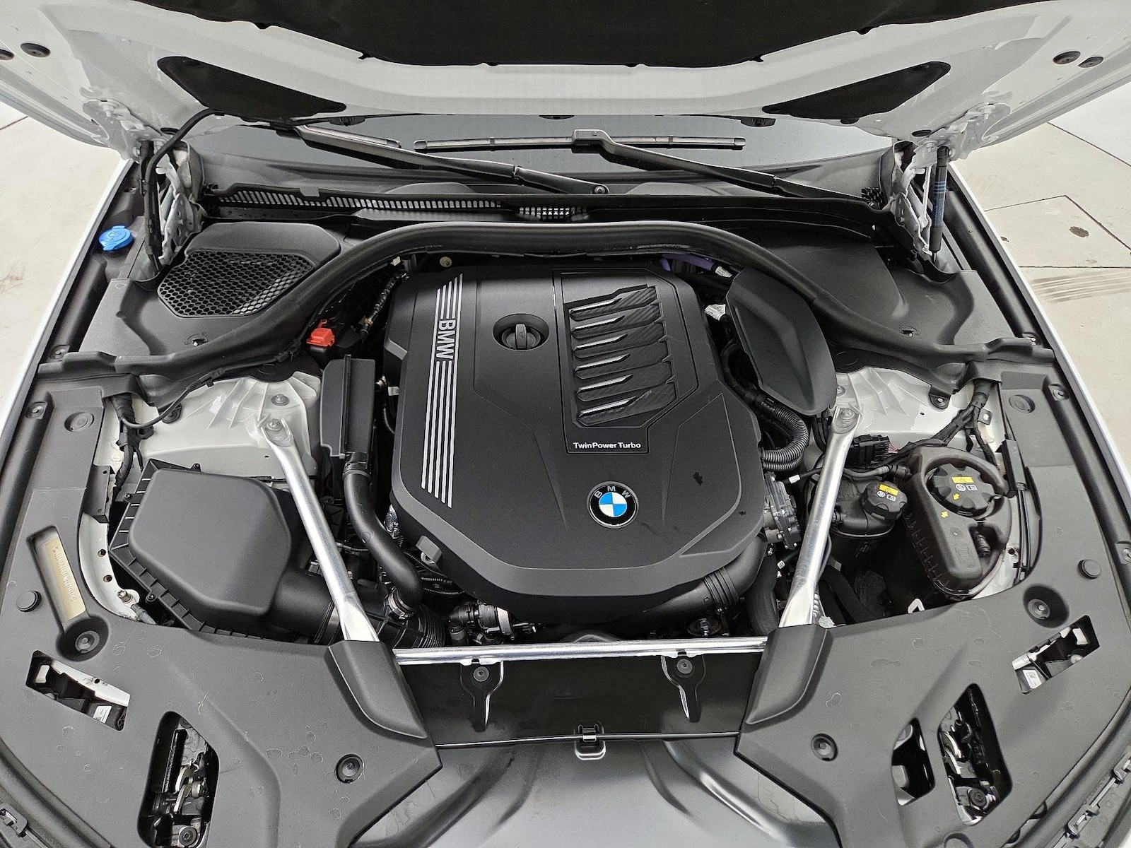 2022 BMW 5 Series 540i - Photo 24