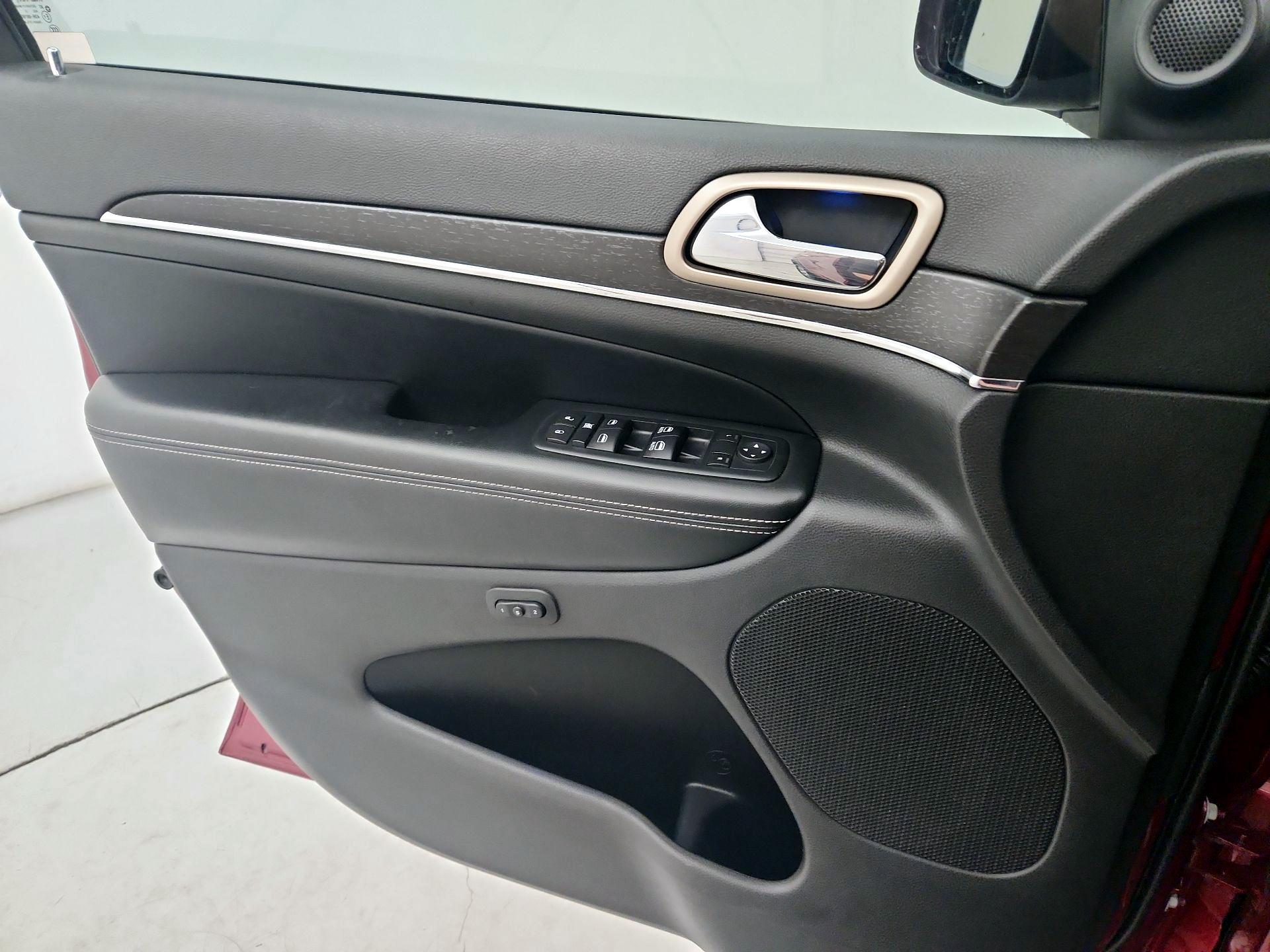 Thumbnail: 2015 Jeep Grand Cherokee - 12