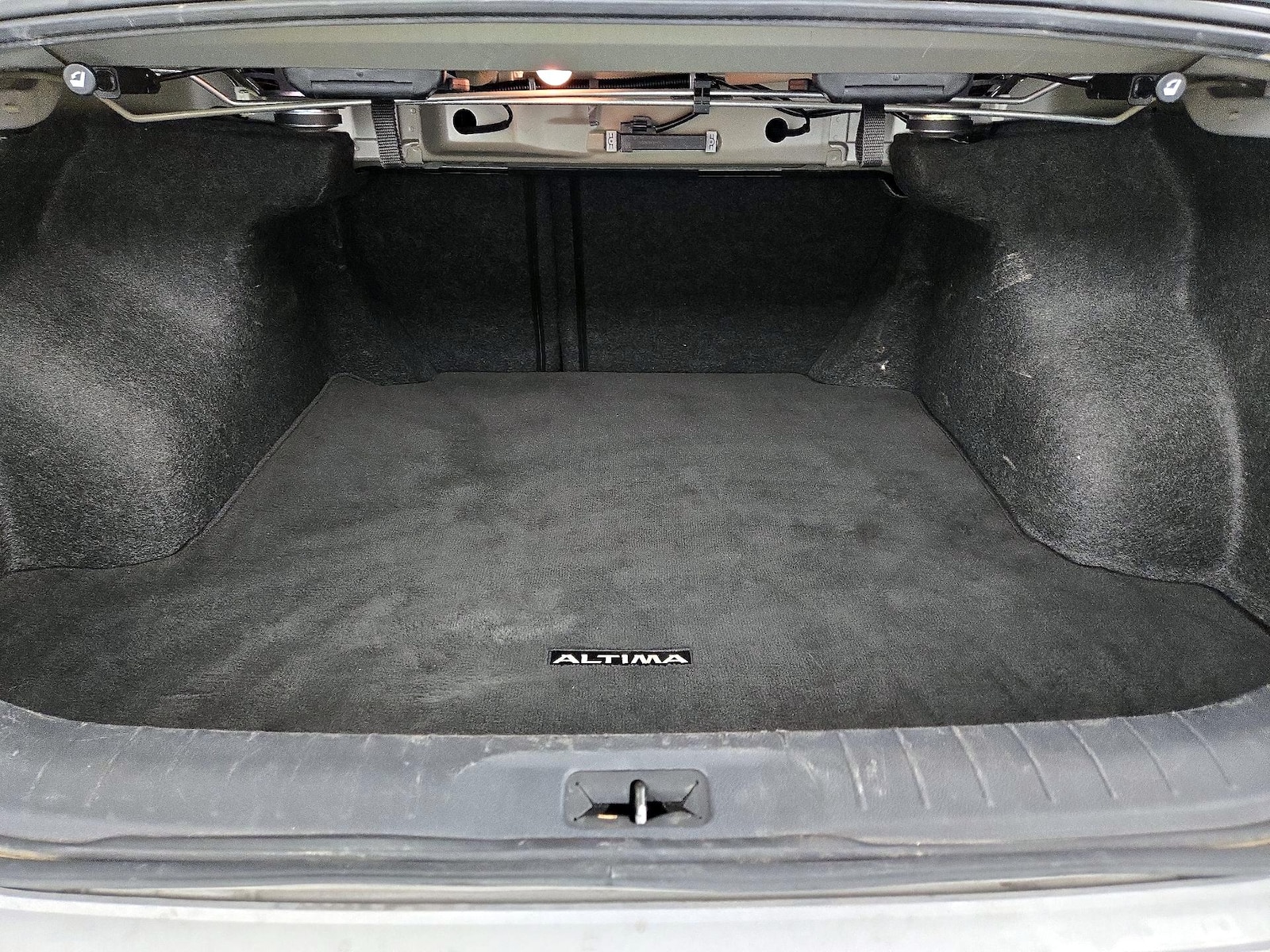 2021 Nissan Altima SR - Photo 21
