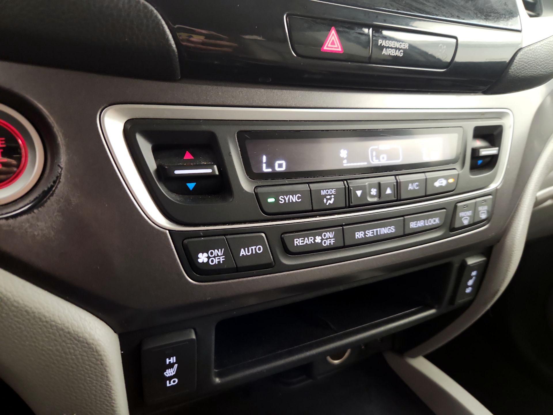 Thumbnail: 2016 Honda Pilot - 16