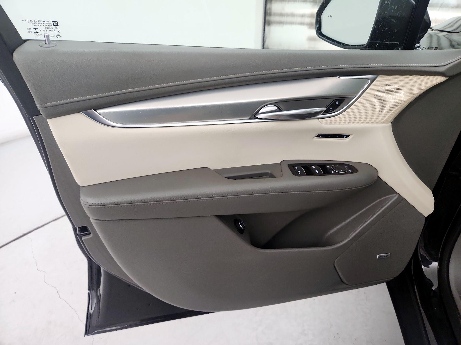 Thumbnail: 2019 Cadillac XT5 - 12