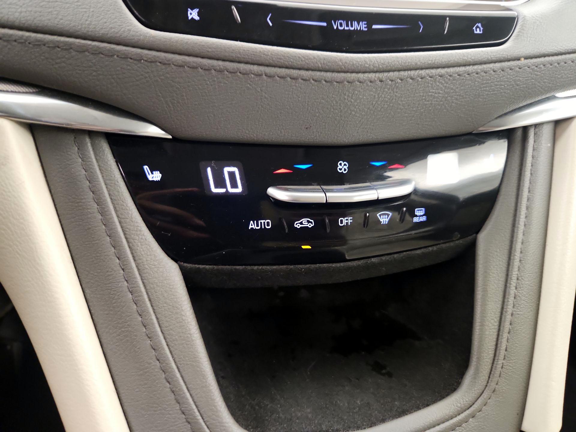 Thumbnail: 2019 Cadillac XT5 - 16