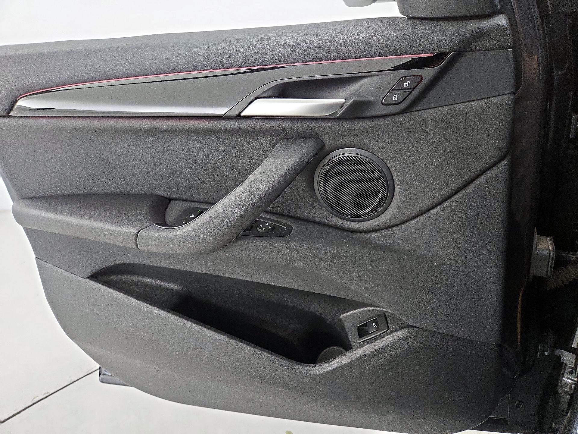 Thumbnail: 2022 BMW X1 - 12