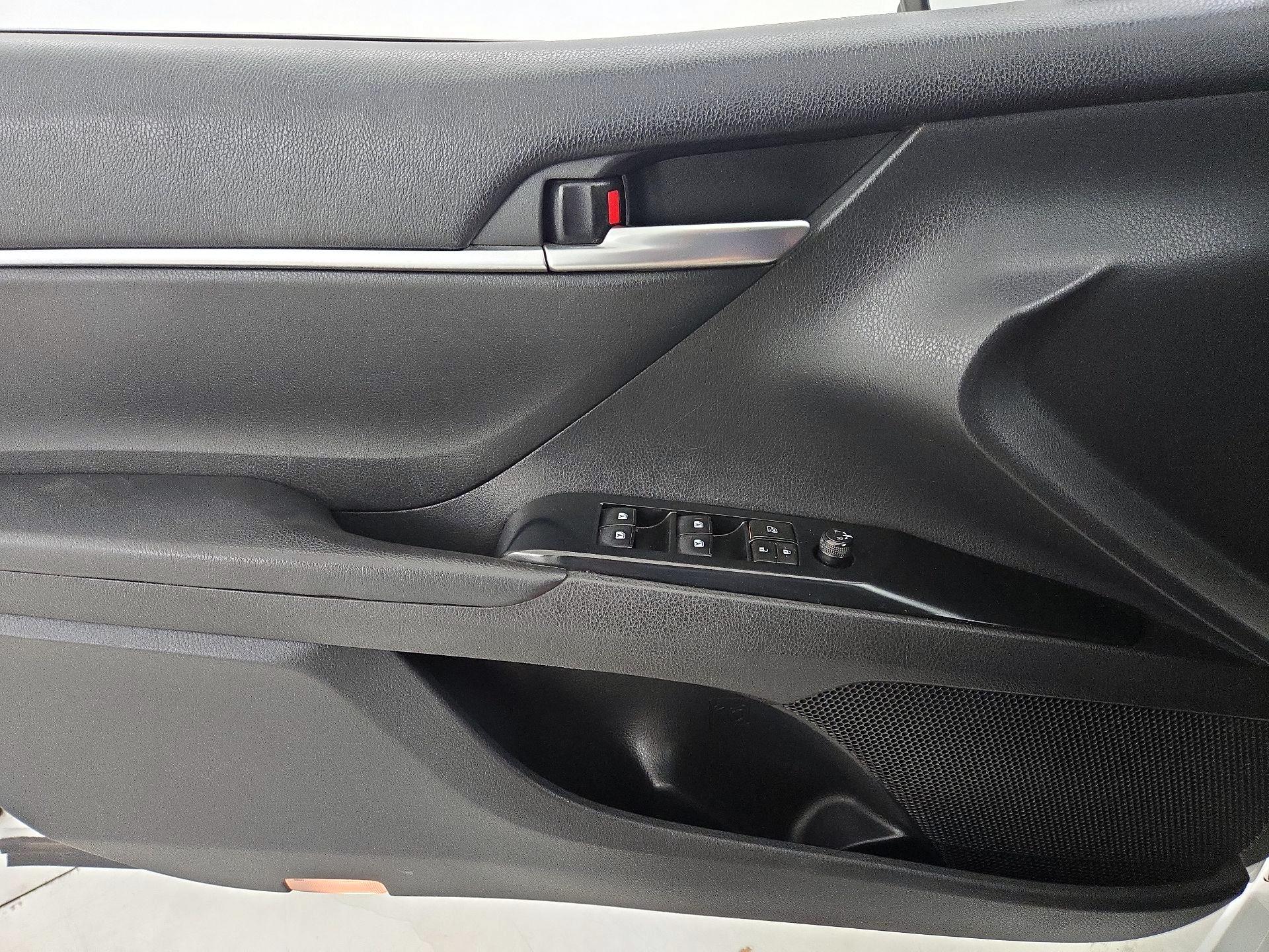 Thumbnail: 2018 Toyota Camry - 12