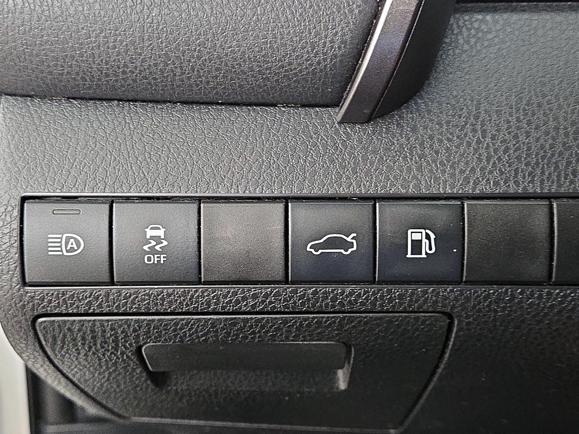 Thumbnail: 2018 Toyota Camry - 13