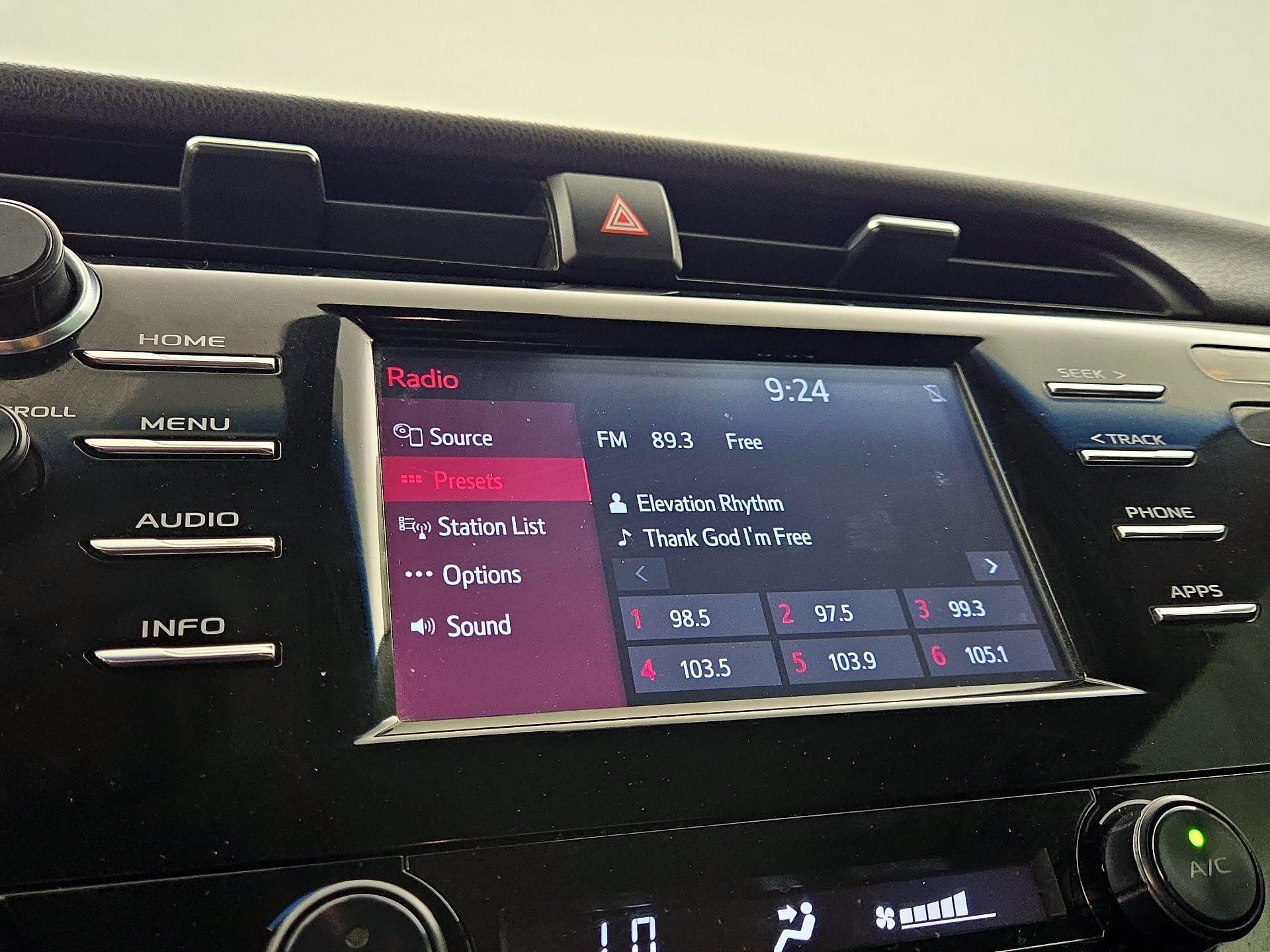 Thumbnail: 2018 Toyota Camry - 15