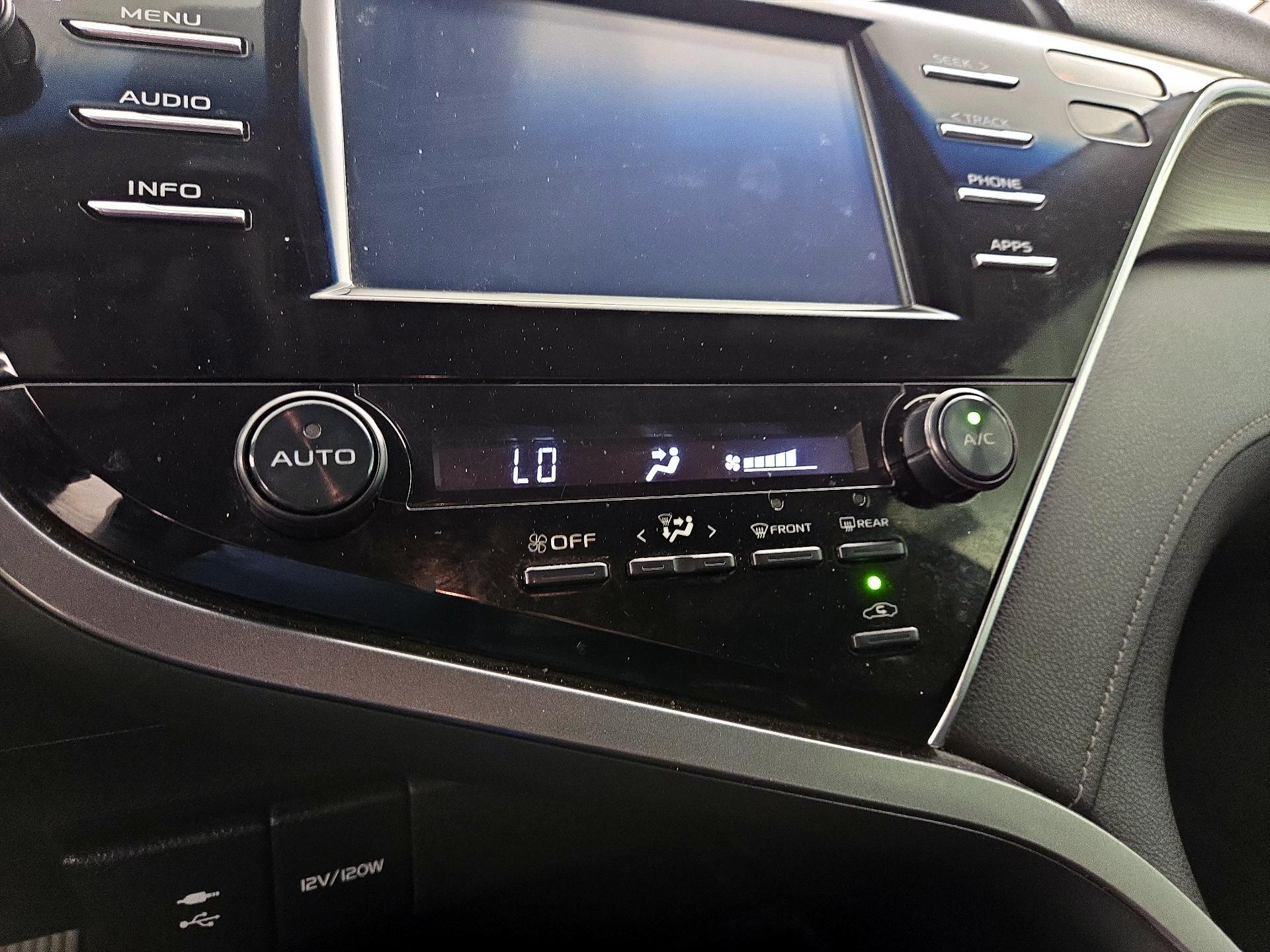 Thumbnail: 2018 Toyota Camry - 16