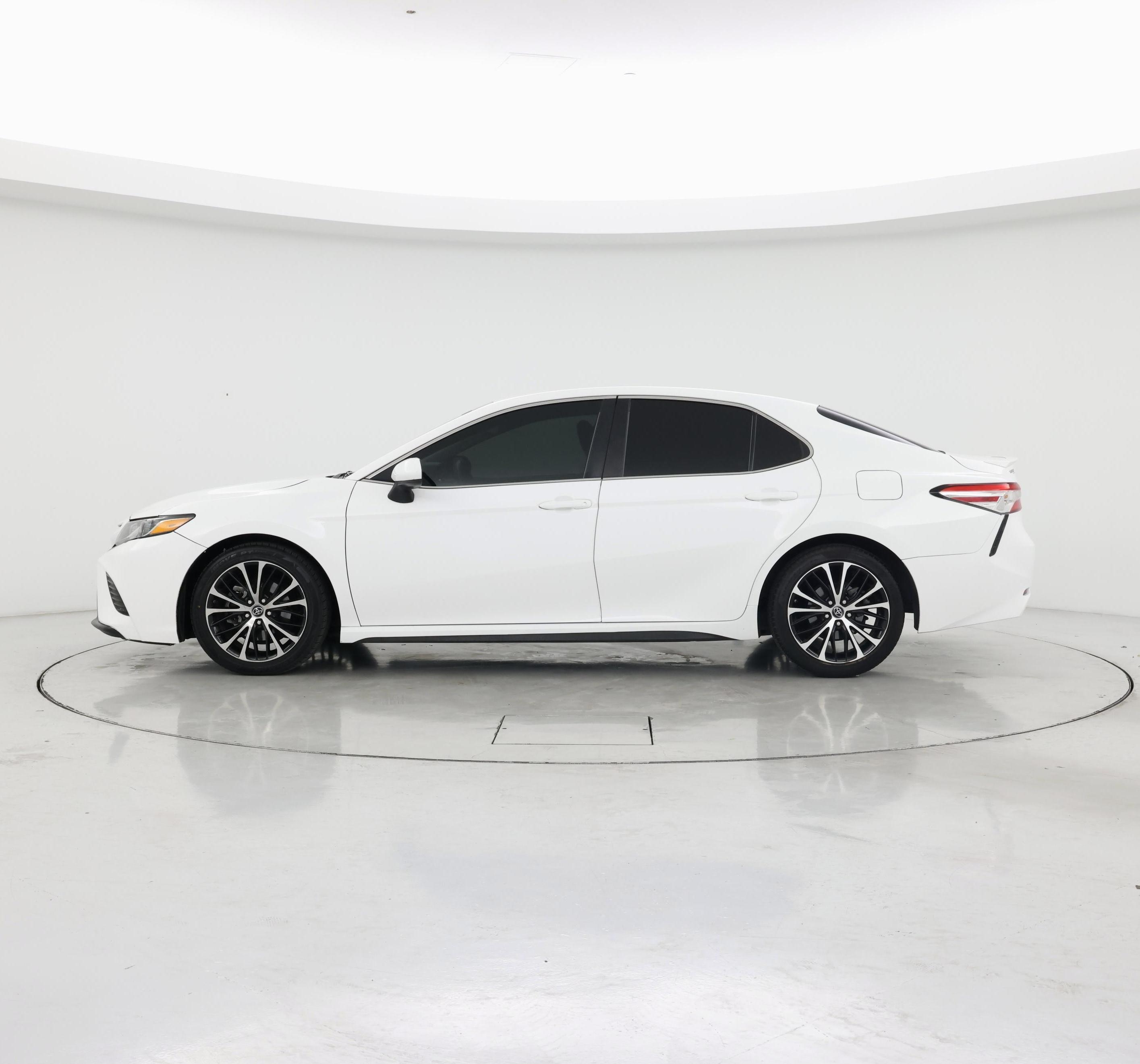 Thumbnail: 2018 Toyota Camry - 3