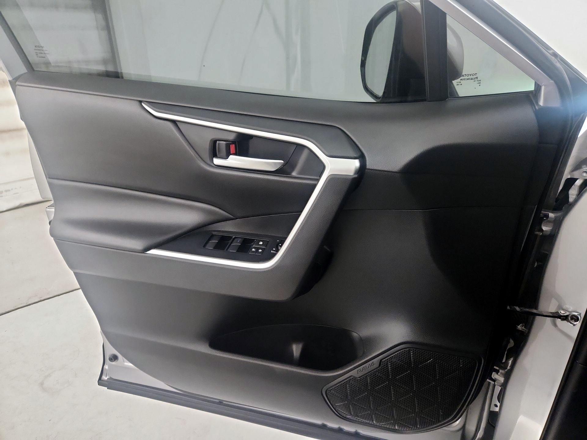 Thumbnail: 2021 Toyota RAV4 - 12