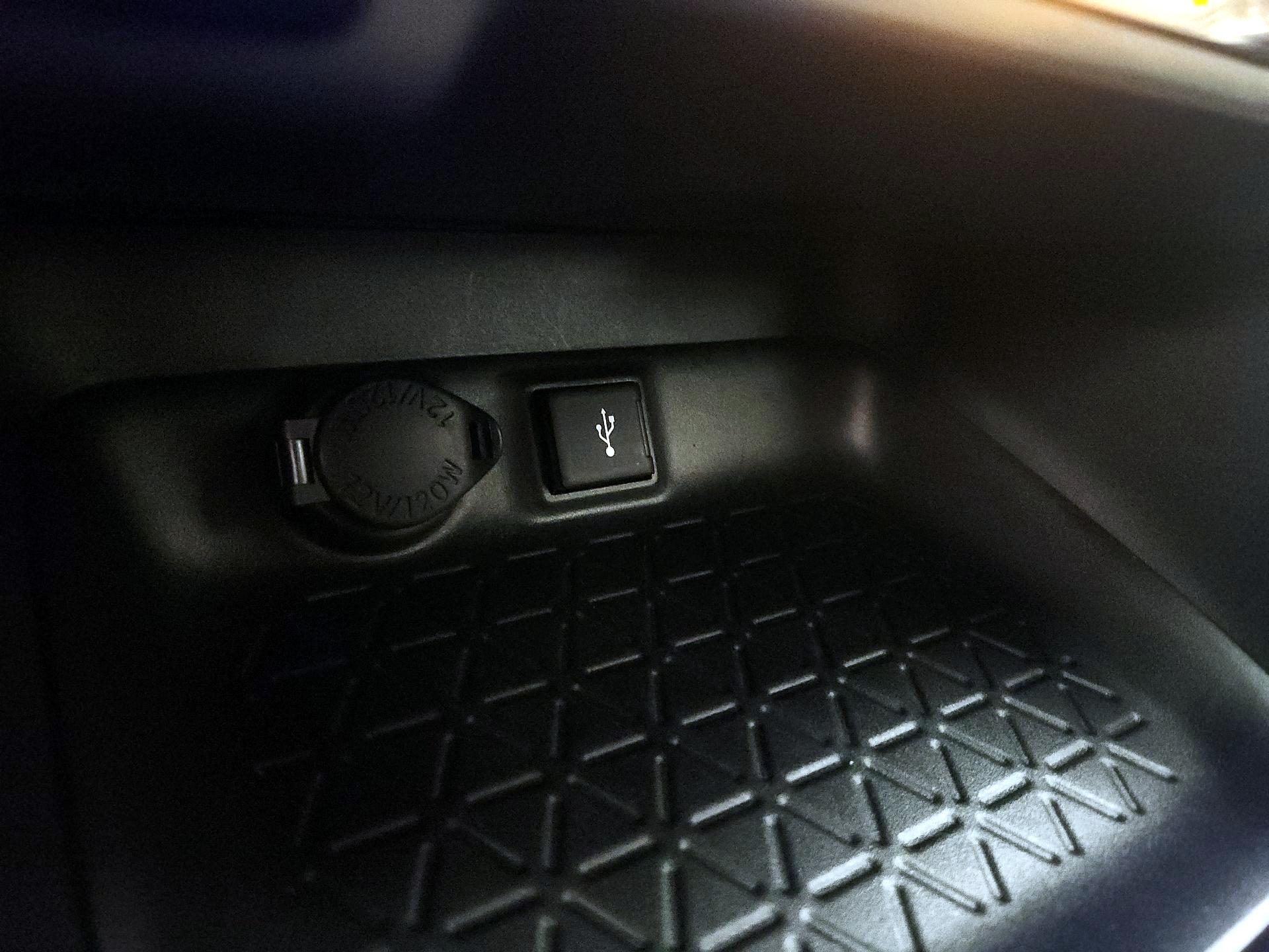 Thumbnail: 2021 Toyota RAV4 - 18