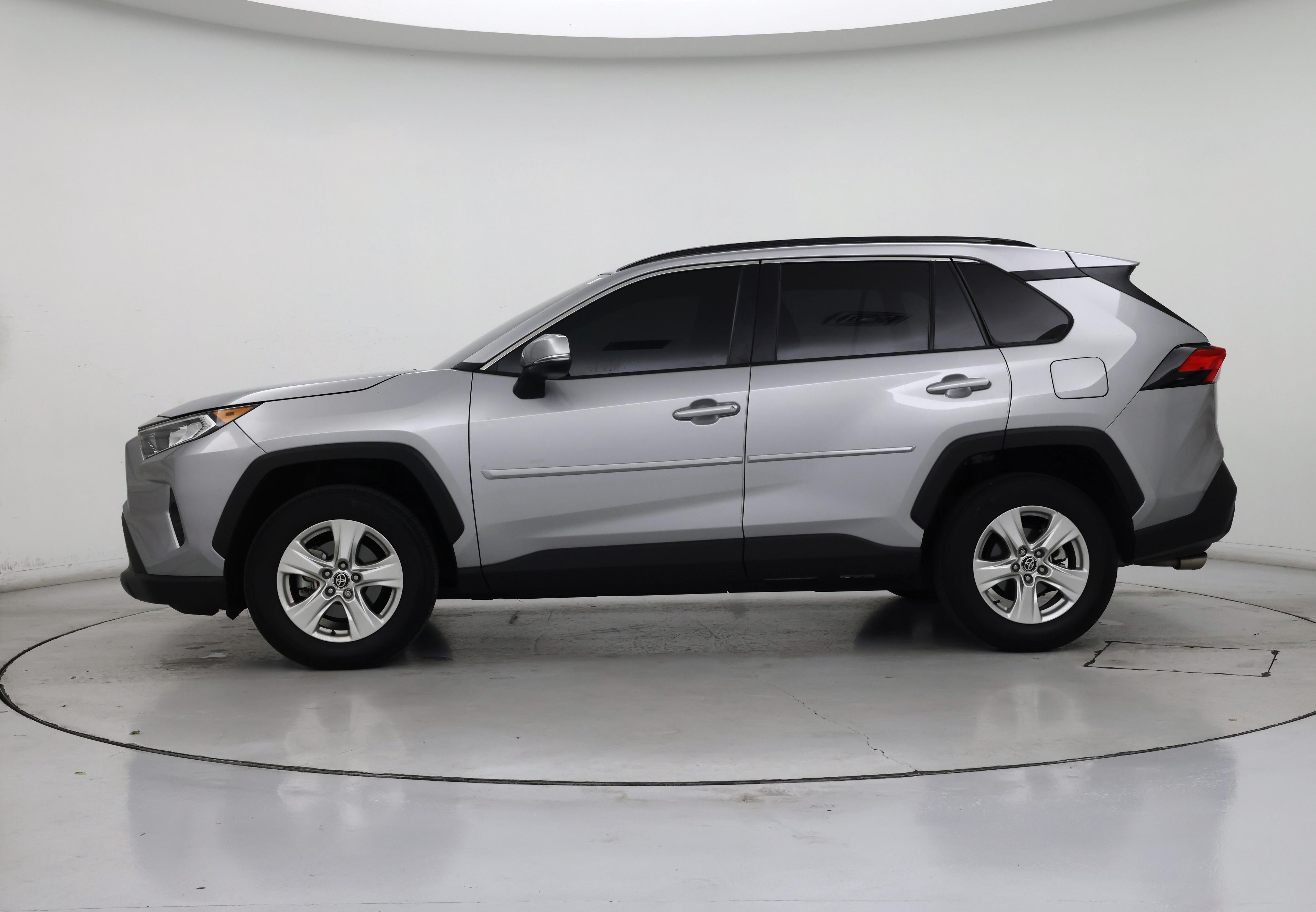Thumbnail: 2021 Toyota RAV4 - 3