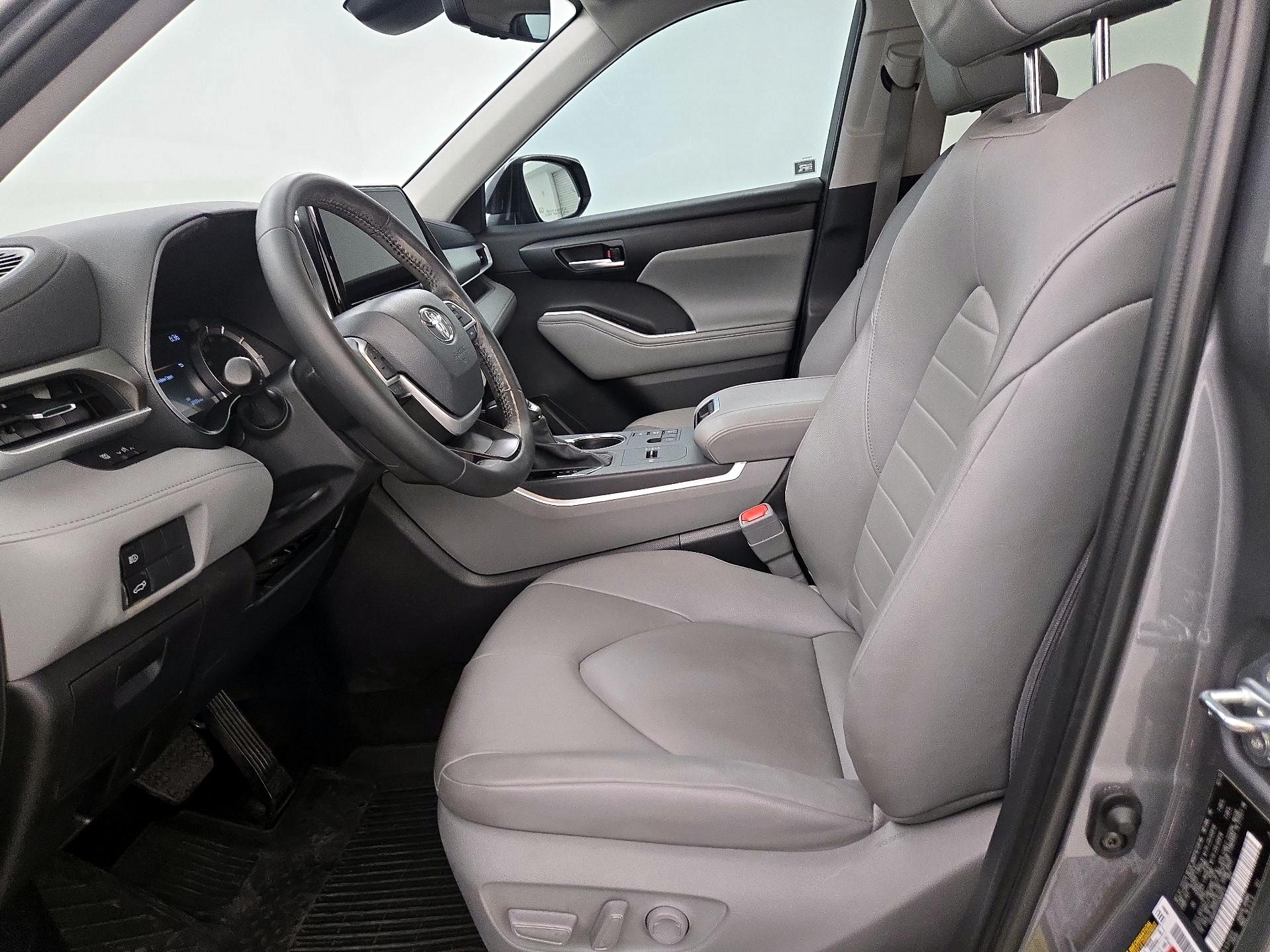 Thumbnail: 2025 Toyota Highlander - 11