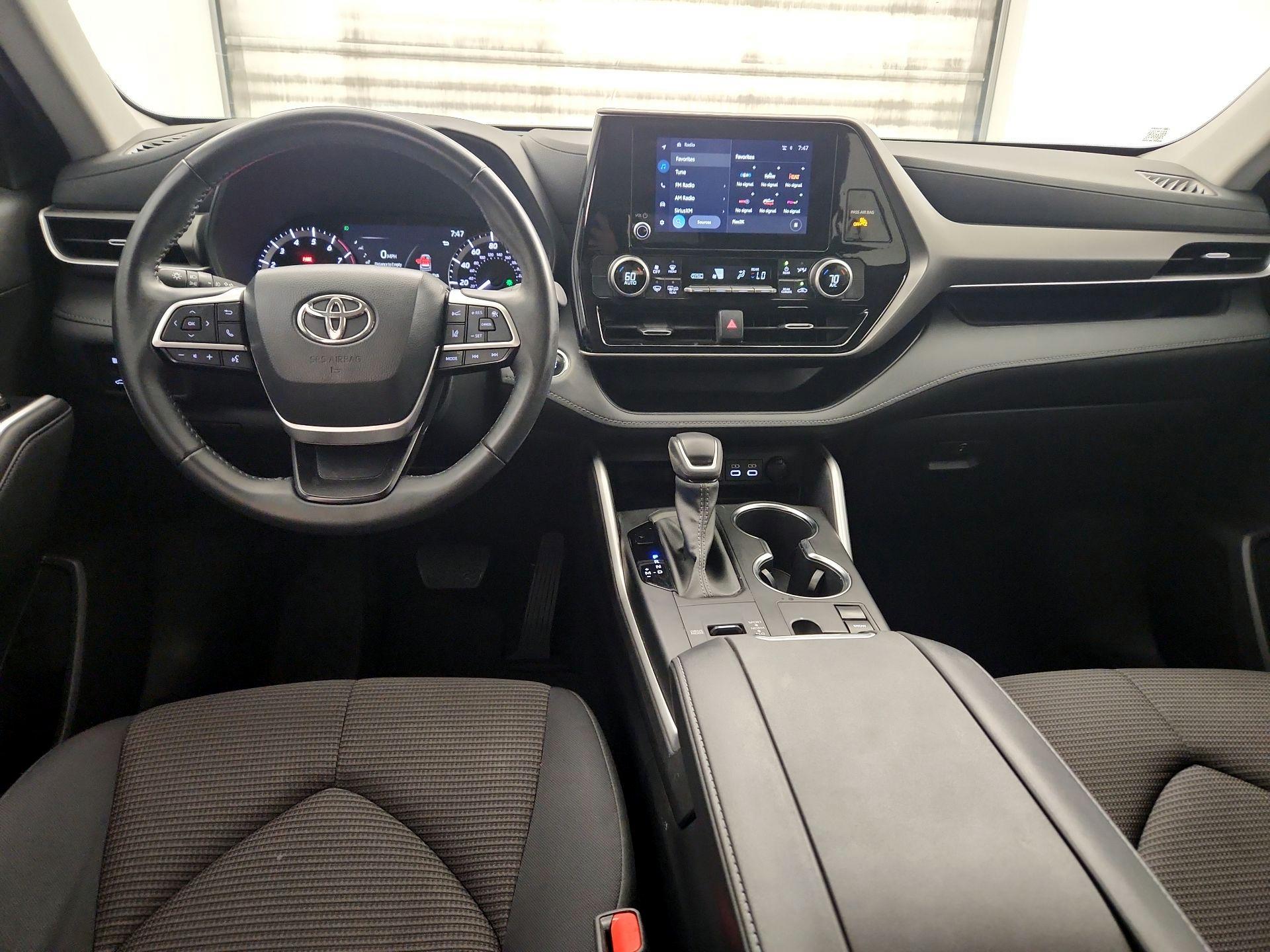 Thumbnail: 2023 Toyota Highlander - 9