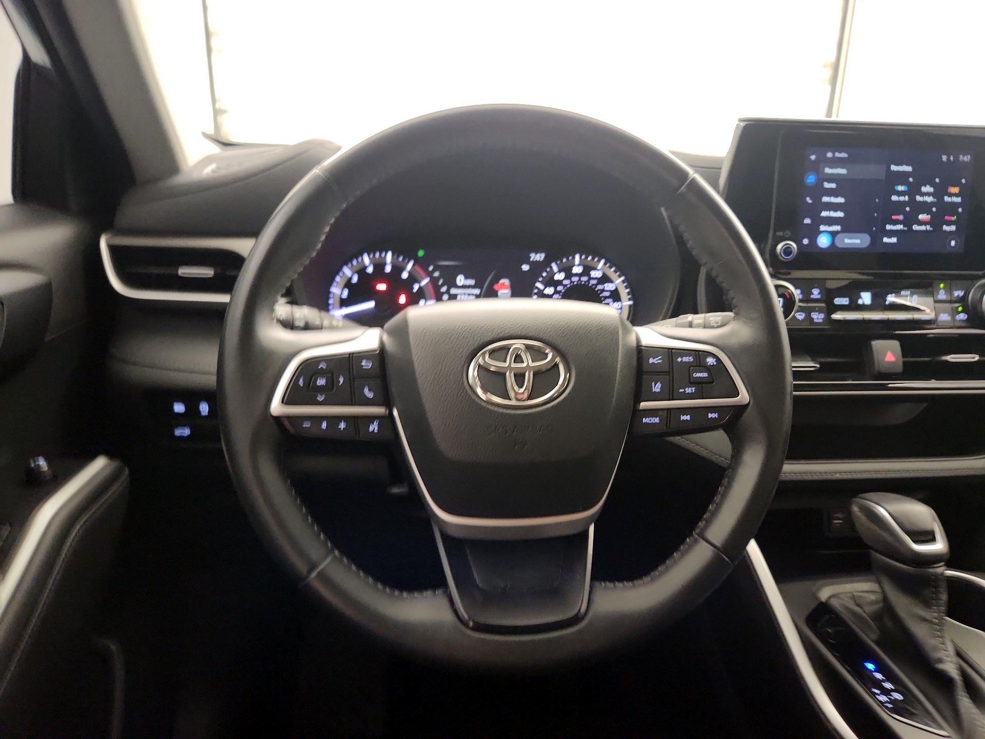 Thumbnail: 2023 Toyota Highlander - 10
