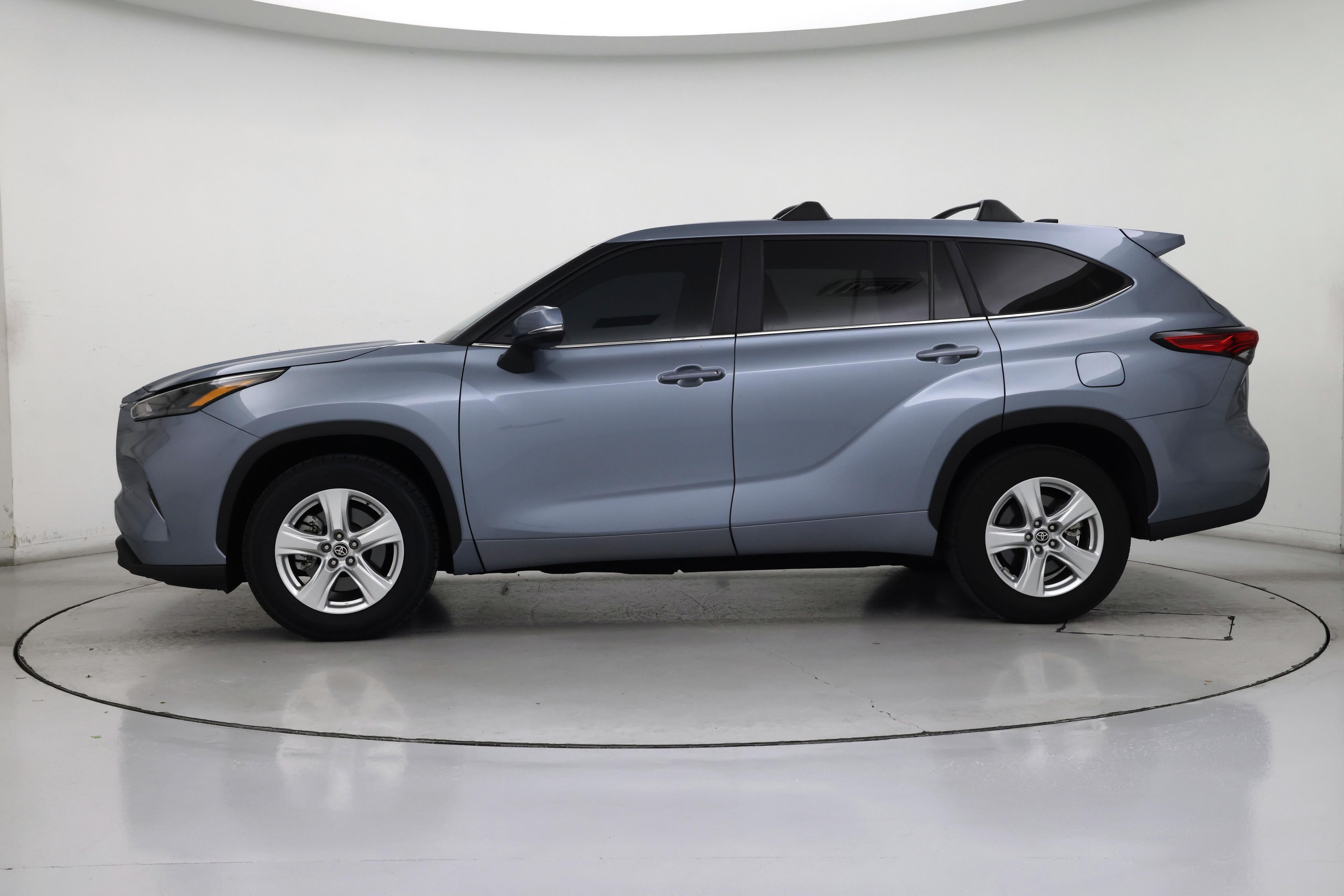 Thumbnail: 2023 Toyota Highlander - 3