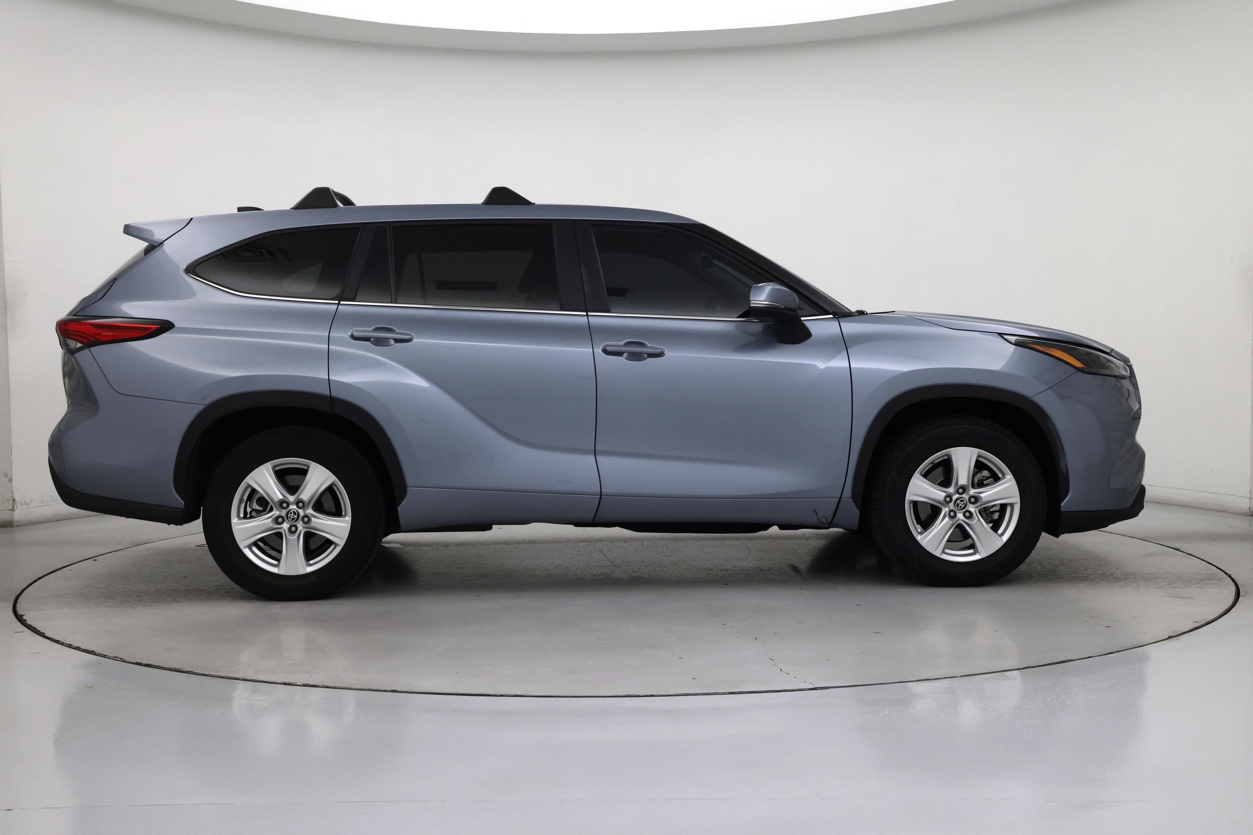Thumbnail: 2023 Toyota Highlander - 7
