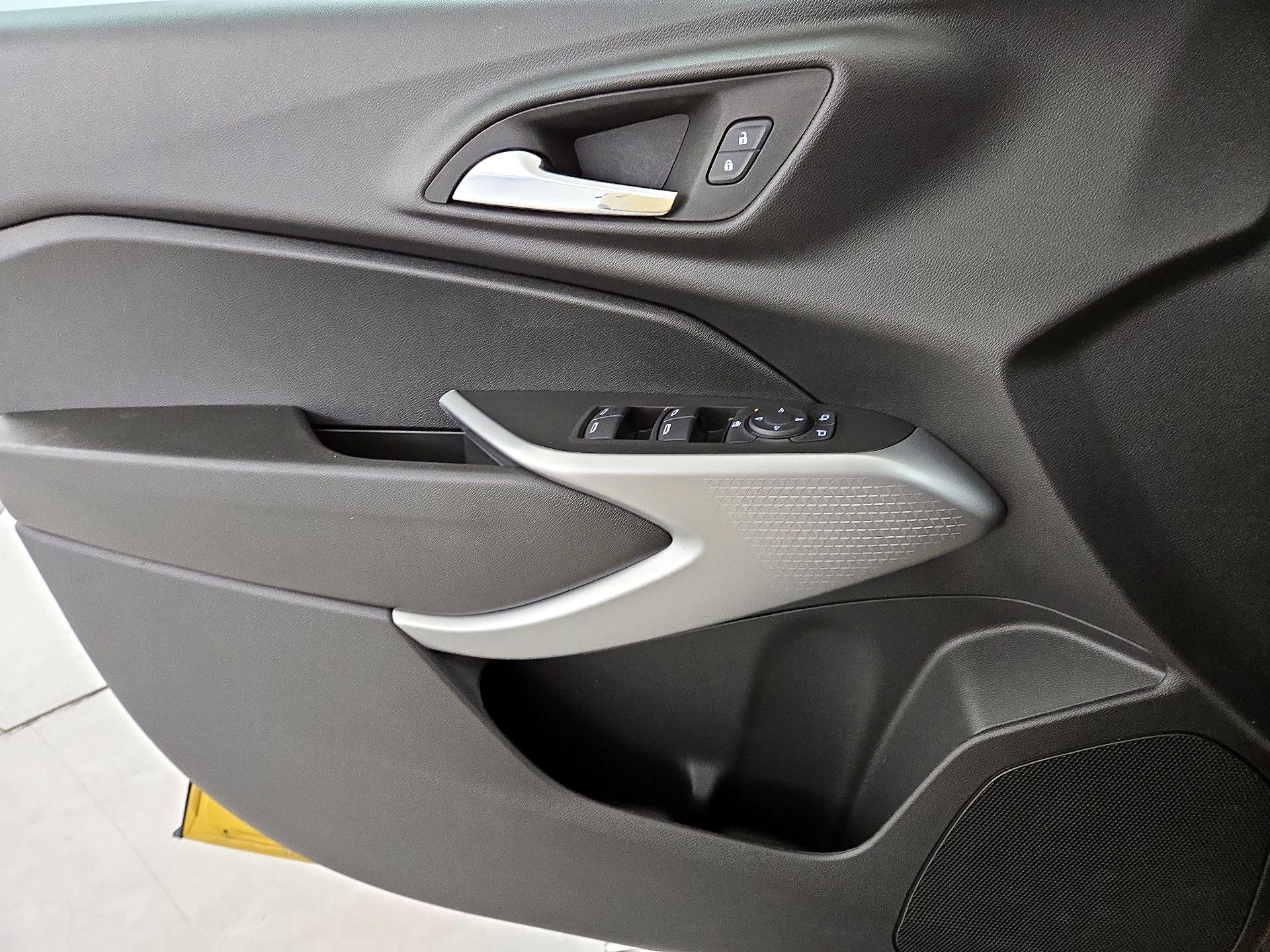Thumbnail: 2025 Chevrolet Trax - 12