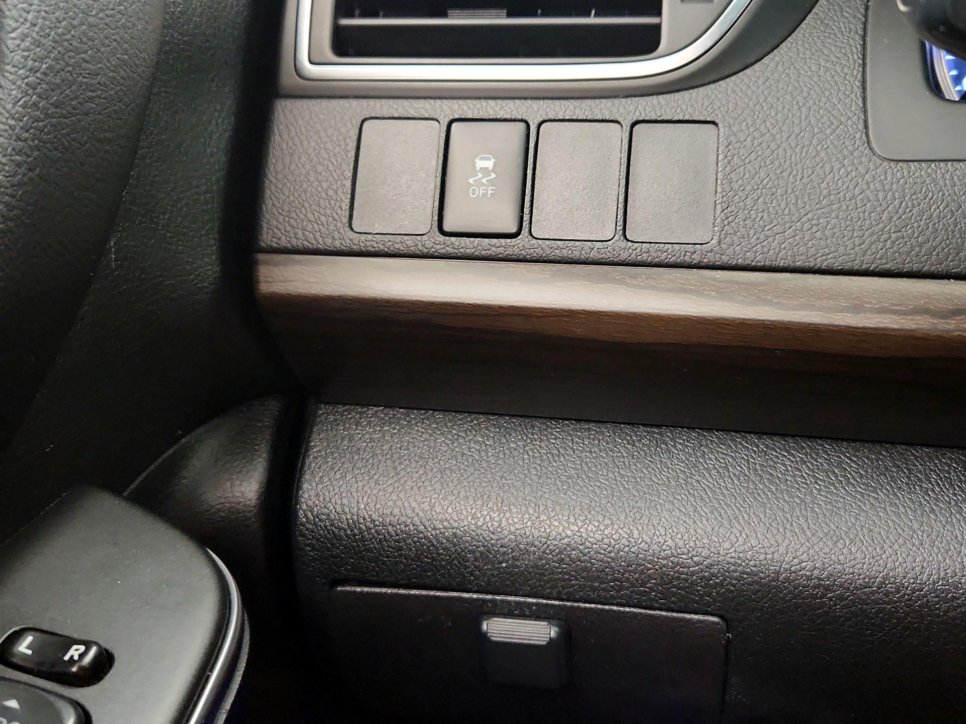 Thumbnail: 2016 Toyota Camry - 13