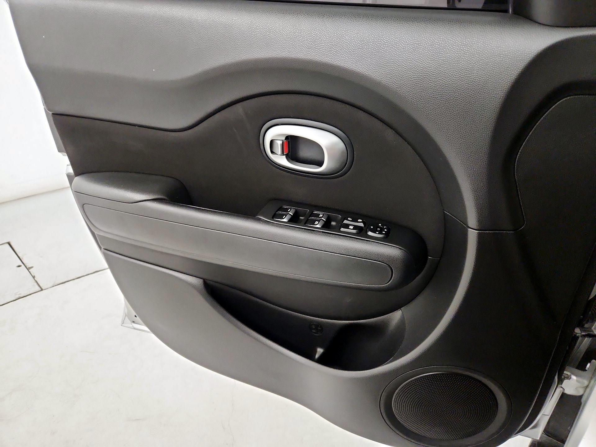 Thumbnail: 2018 Kia Soul - 12