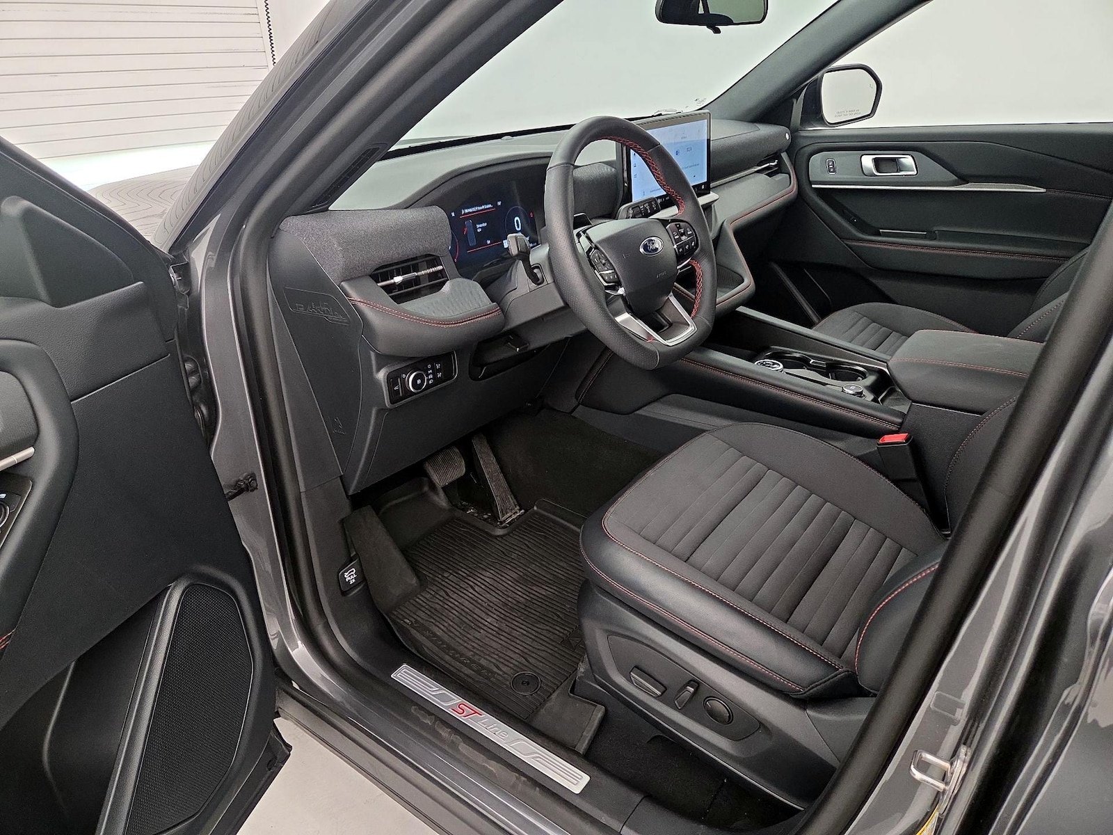 2026 Ford Explorer ST-LINE - Photo 12