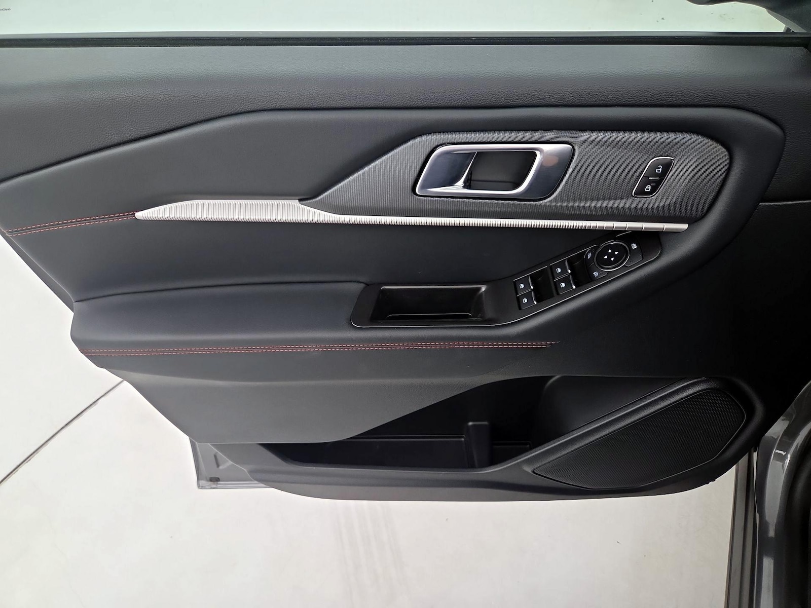 2026 Ford Explorer ST-LINE - Photo 13